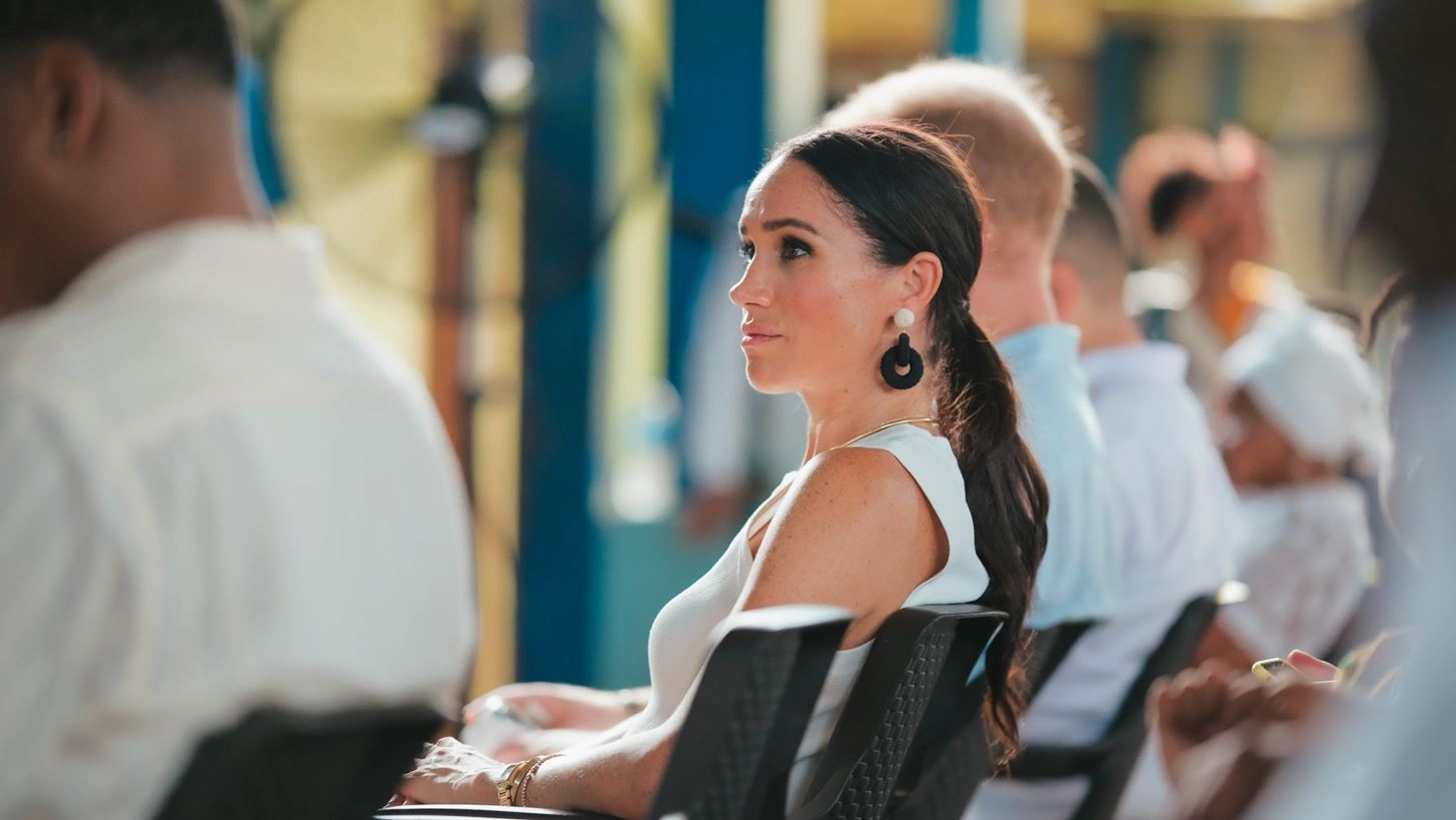 Meghan Markle | &#x388;&#x3BA;&#x3BB;&#x3B5;&#x3C8;&#x3B5; &#x3C4;&#x3B9;&#x3C2; &#x3B5;&#x3BD;&#x3C4;&#x3C5;&#x3C0;&#x3CE;&#x3C3;&#x3B5;&#x3B9;&#x3C2; &#x3BC;&#x3B5; &#x3C4;&#x3B1; &#x3B9;&#x3C3;&#x3C0;&#x3B1;&#x3BD;&#x3B9;&#x3BA;&#x3AC; &#x3C4;&#x3B7;&#x3C2; &#x3C3;&#x3C4;&#x3B7;&#x3BD; &#x39A;&#x3BF;&#x3BB;&#x3BF;&#x3BC;&#x3B2;&#x3AF;&#x3B1;
