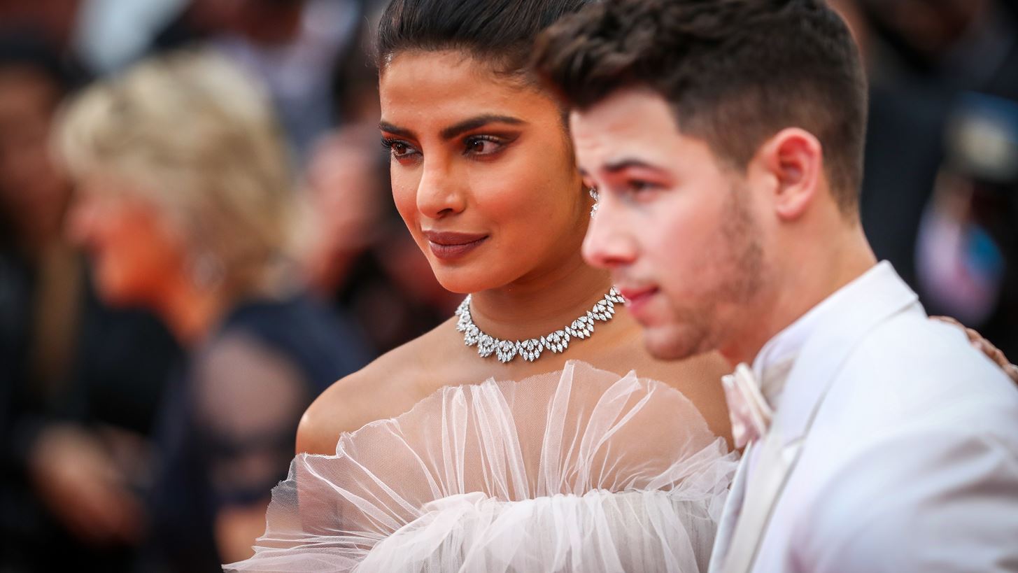 &#x397; Priyanka Chopra &#x3B1;&#x3C0;&#x3B1;&#x3BD;&#x3C4;&#x3AC; &#x3C3;&#x3C4;&#x3B1; &#x3B1;&#x3C1;&#x3BD;&#x3B7;&#x3C4;&#x3B9;&#x3BA;&#x3AC; &#x3C3;&#x3C7;&#x3CC;&#x3BB;&#x3B9;&#x3B1; &#x3C0;&#x3BF;&#x3C5; &#x3B1;&#x3C6;&#x3BF;&#x3C1;&#x3BF;&#x3CD;&#x3BD; &#x3C4;&#x3BF;&#x3BD; &#x3B3;&#x3AC;&#x3BC;&#x3BF; &#x3C4;&#x3B7;&#x3C2;