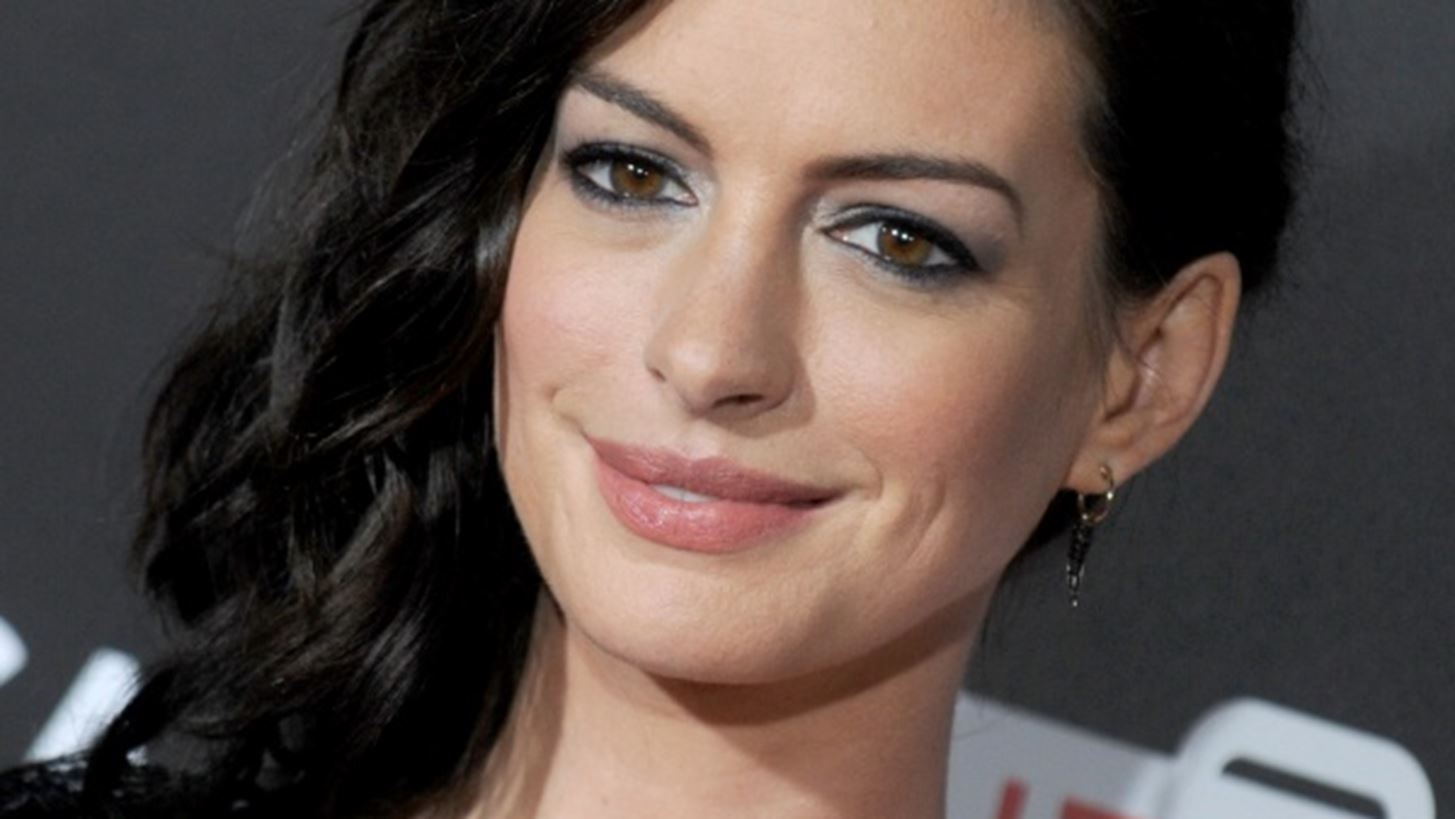 Anne Hathaway | &#x3A3;&#x3BF;&#x3C5; &#x3B4;&#x3AF;&#x3BD;&#x3B5;&#x3B9; &#x3C4;&#x3B7;&#x3BD; &#x3BA;&#x3B1;&#x3BB;&#x3CD;&#x3C4;&#x3B5;&#x3C1;&#x3B7; &#x3C3;&#x3C5;&#x3BC;&#x3B2;&#x3BF;&#x3C5;&#x3BB;&#x3AE; &#x3B3;&#x3B9;&#x3B1; &#x3BD;&#x3B1; &#x3BE;&#x3B5;&#x3C0;&#x3B5;&#x3C1;&#x3AC;&#x3C3;&#x3B5;&#x3B9;&#x3C2; &#x3C4;&#x3BF; &#x3AC;&#x3B3;&#x3C7;&#x3BF;&#x3C2;