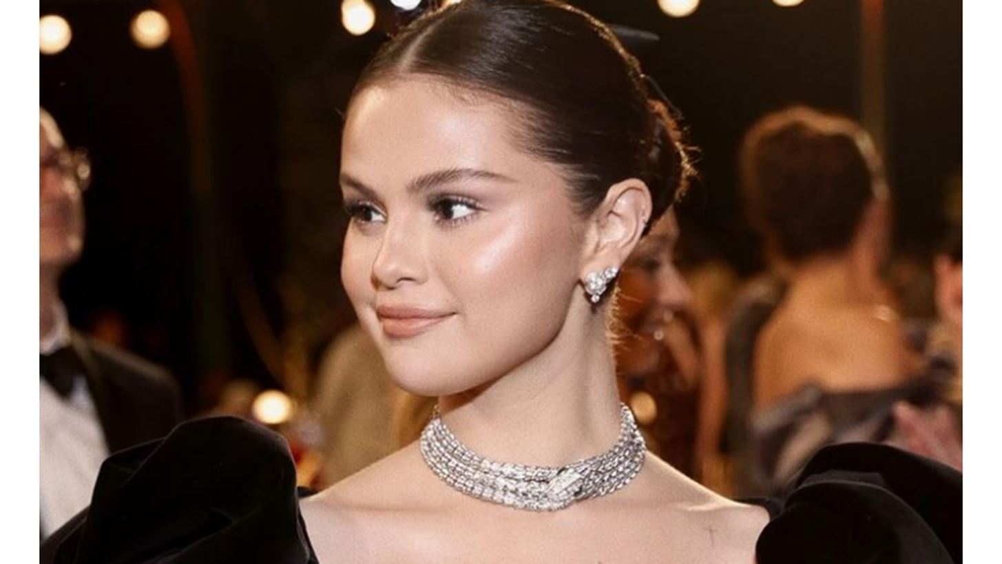 Selena Gomez | &#x3A0;&#x3BF;&#x3B9;&#x3B1; &#x3B5;&#x3AF;&#x3BD;&#x3B1;&#x3B9;, &#x3C4;&#x3B5;&#x3BB;&#x3B9;&#x3BA;&#x3AC;, &#x3B7; &#x3C3;&#x3C7;&#x3AD;&#x3C3;&#x3B7; &#x3C4;&#x3B7;&#x3C2; &#x3BC;&#x3B5; &#x3C4;&#x3B7;&#x3BD; &#x3BF;&#x3B9;&#x3BA;&#x3BF;&#x3B3;&#x3AD;&#x3BD;&#x3B5;&#x3B9;&#x3B1; Kennedy;