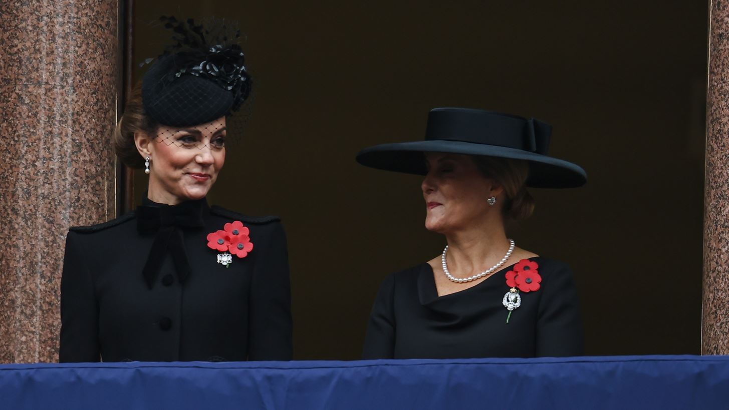 Kate Middleton | &#x397; &#x3BD;&#x3AD;&#x3B1; &#x3B5;&#x3BC;&#x3C6;&#x3AC;&#x3BD;&#x3B9;&#x3C3;&#x3B7; &#x3C3;&#x3C4;&#x3B7;&#x3BD; &#x397;&#x3BC;&#x3AD;&#x3C1;&#x3B1; &#x39C;&#x3BD;&#x3AE;&#x3BC;&#x3B7;&#x3C2; &#x3BA;&#x3B1;&#x3B9; &#x3B7; &#x3BA;&#x3AF;&#x3BD;&#x3B7;&#x3C3;&#x3B7; &#x3C4;&#x3B7;&#x3C2; &#x3BA;&#x3B1;&#x3BB;&#x3CD;&#x3C4;&#x3B5;&#x3C1;&#x3B7;&#x3C2; royal &#x3C6;&#x3AF;&#x3BB;&#x3B7;&#x3C2; &#x3C4;&#x3B7;&#x3C2;