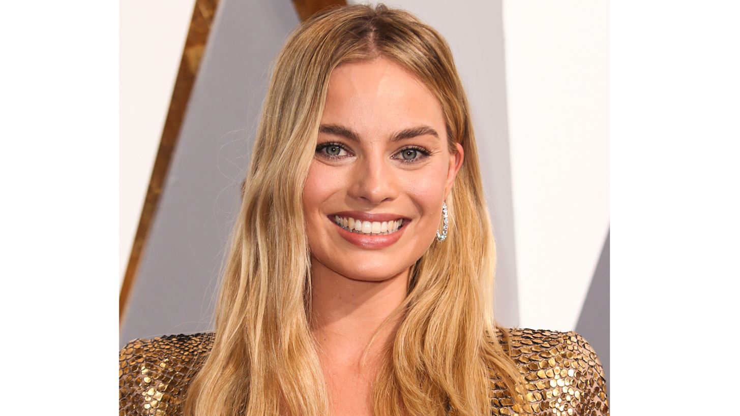 Margot Robbie: &#x3A4;&#x3B1; &#x3C9;&#x3C1;&#x3B1;&#x3B9;&#x3CC;&#x3C4;&#x3B5;&#x3C1;&#x3B1; outfits &#x3C0;&#x3BF;&#x3C5; &#x3AD;&#x3C7;&#x3B5;&#x3B9; &#x3C6;&#x3BF;&#x3C1;&#x3AD;&#x3C3;&#x3B5;&#x3B9;