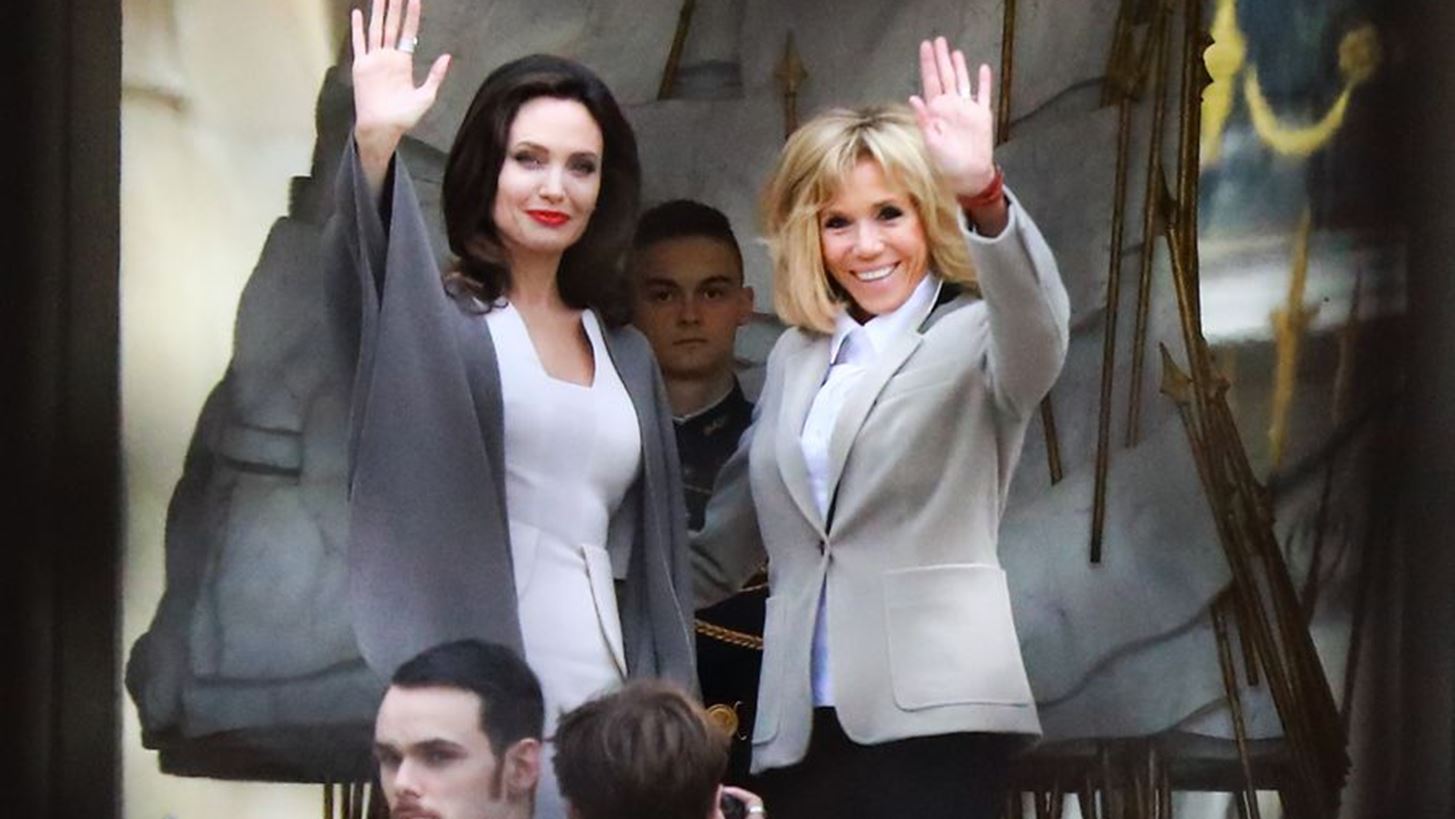 &#x38C;&#x3C4;&#x3B1;&#x3BD; &#x3B7; Angelina Jolie &#x3C3;&#x3C5;&#x3BD;&#x3AC;&#x3BD;&#x3C4;&#x3B7;&#x3C3;&#x3B5; &#x3C4;&#x3B7; Brigitte Macron