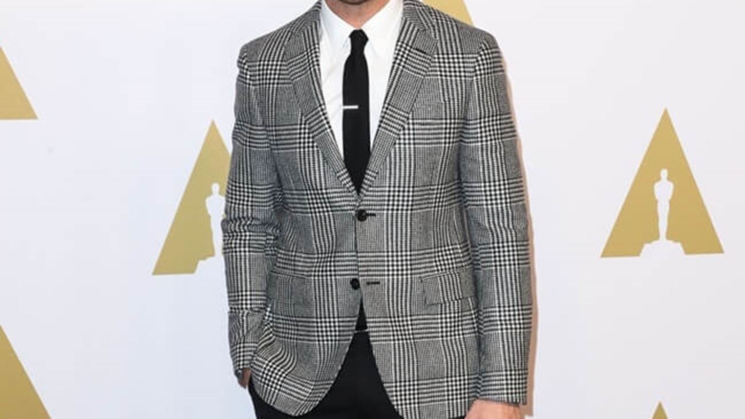 Ryan Gosling: &#x391;&#x3B3;&#x3BA;&#x3B1;&#x3BB;&#x3B9;&#x3AC; &#x3BC;&#x3B5; &#x3C4;&#x3B7;&#x3BD; &#x3BA;&#x3CC;&#x3C1;&#x3B7; &#x3C4;&#x3BF;&#x3C5; &#x3C3;&#x3C4;&#x3B7; &#x3BC;&#x3AD;&#x3C3;&#x3B7; &#x3C4;&#x3BF;&#x3C5; &#x3B4;&#x3C1;&#x3CC;&#x3BC;&#x3BF;&#x3C5;