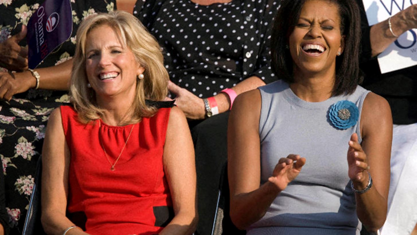 Jill Biden | &#x3A4;&#x3BF; &#x3B4;&#x3CE;&#x3C1;&#x3BF; &#x3C0;&#x3BF;&#x3C5; &#x3AD;&#x3C3;&#x3C4;&#x3B5;&#x3B9;&#x3BB;&#x3B5; &#x3C3;&#x3C4;&#x3B7; Michelle Obama &#x3B1;&#x3C0;&#x3CC; &#x3C4;&#x3BF;&#x3BD; &#x39B;&#x3B5;&#x3C5;&#x3BA;&#x3CC; &#x39F;&#x3AF;&#x3BA;&#x3BF;