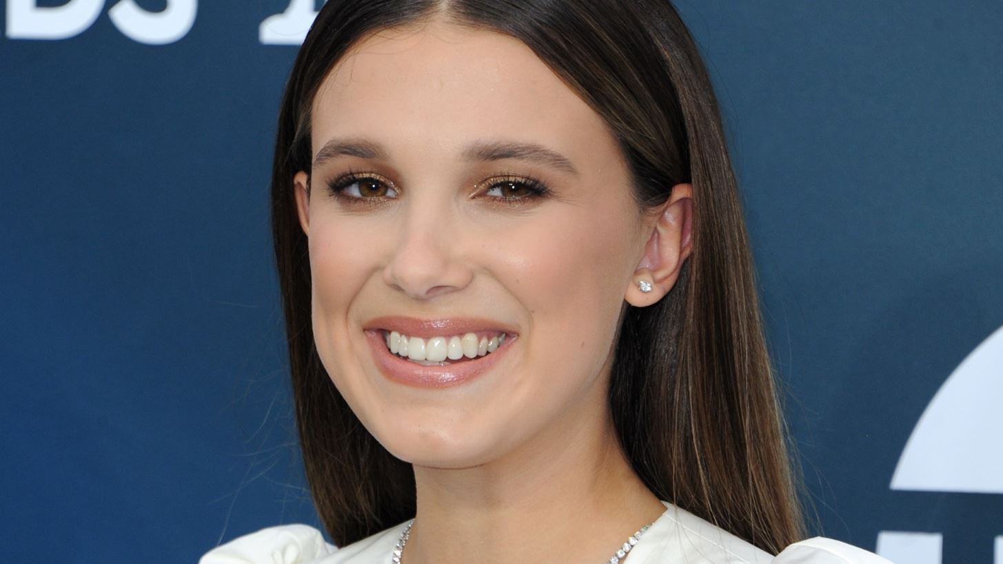 Millie Bobby Brown | &#x395;&#x3C0;&#x3AD;&#x3BB;&#x3B5;&#x3BE;&#x3B5; &#x3C4;&#x3C1;&#x3AF;&#x3B1; &#x3B4;&#x3B9;&#x3B1;&#x3C6;&#x3BF;&#x3C1;&#x3B5;&#x3C4;&#x3B9;&#x3BA;&#x3AC; looks &#x3B3;&#x3B9;&#x3B1; &#x3C4;&#x3BF;&#x3BD; &#x3B3;&#x3AC;&#x3BC;&#x3BF; &#x3C4;&#x3B7;&#x3C2;