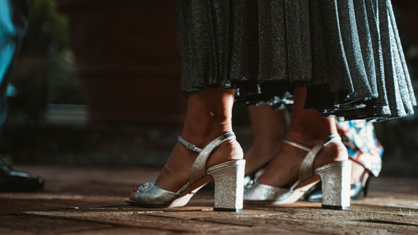 5 timeless χρωματικές επιλογές για το πεντικιούρ των Χριστουγέννων