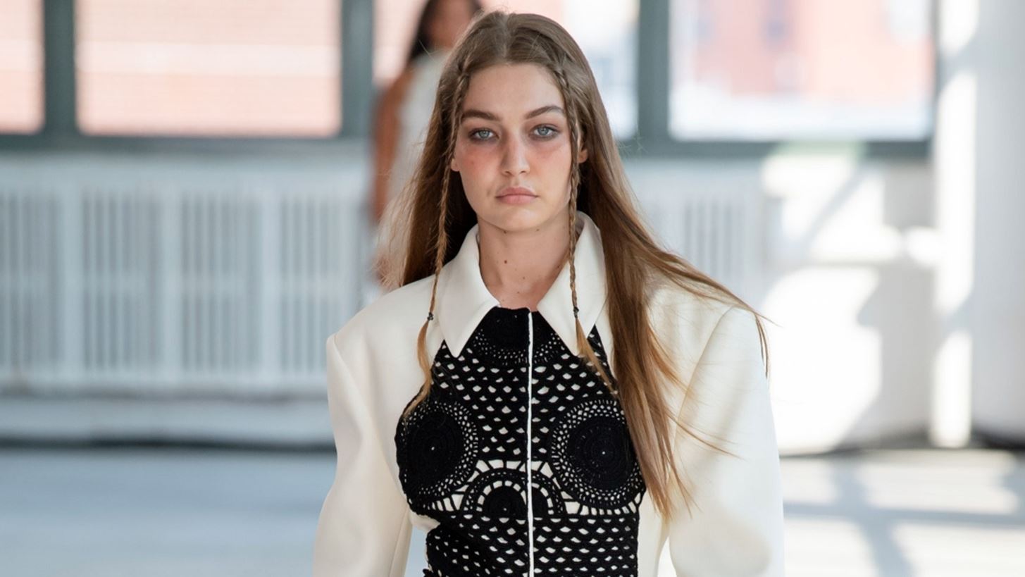 Gigi Hadid | &#x3A6;&#x3CC;&#x3C1;&#x3B5;&#x3C3;&#x3B5; &#x3C4;&#x3B7; &#x3BC;&#x3B5;&#x3B3;&#x3B1;&#x3BB;&#x3CD;&#x3C4;&#x3B5;&#x3C1;&#x3B7; &#x3C6;&#x3B8;&#x3B9;&#x3BD;&#x3BF;&#x3C0;&#x3C9;&#x3C1;&#x3B9;&#x3BD;&#x3AE; &#x3C4;&#x3AC;&#x3C3;&#x3B7; &#x3B1;&#x3C0;&#x3CC; &#x3C4;o Mango
