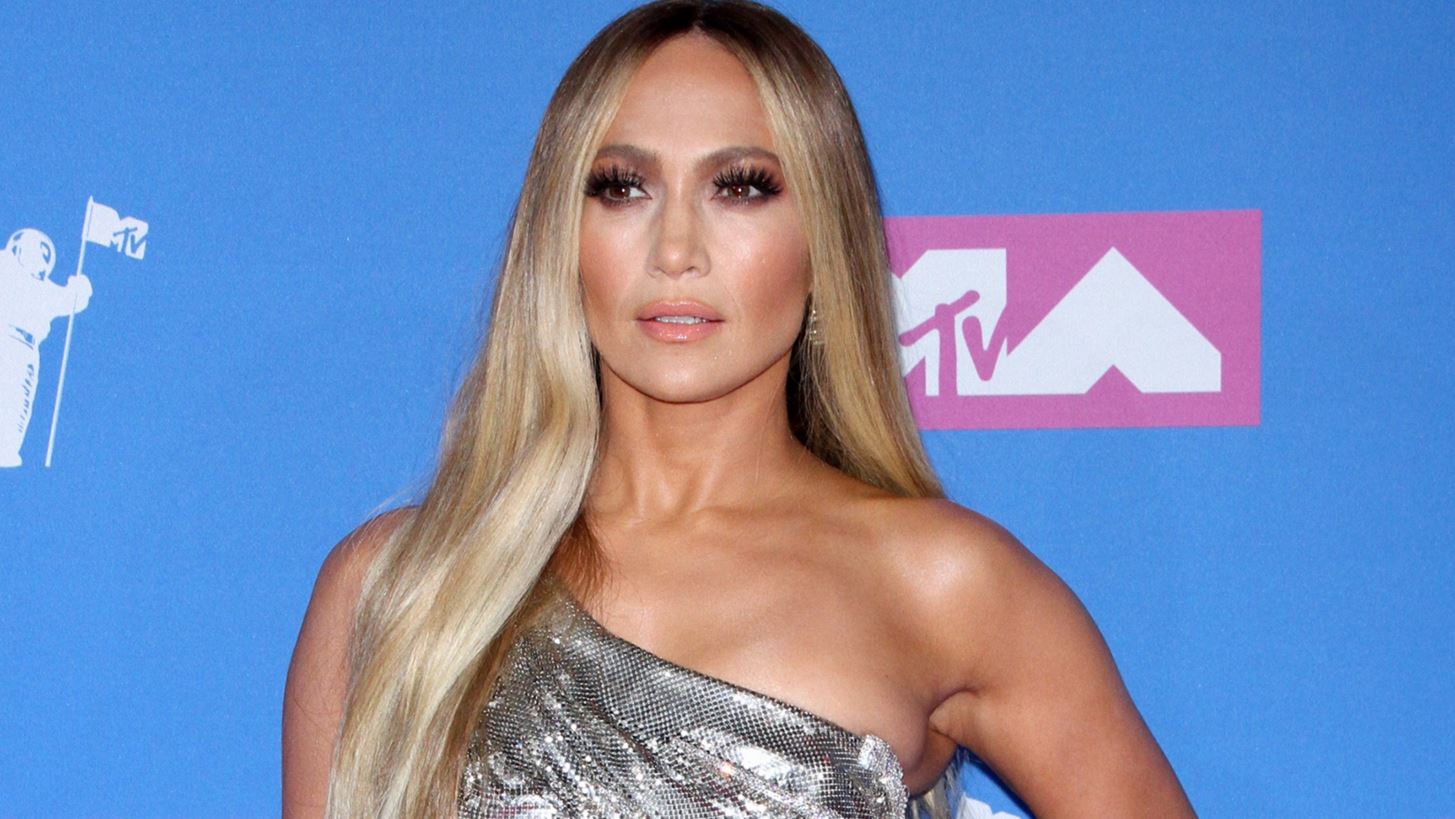 Η Jennifer Lopez με ένα office look που πρέπει να αντιγράψεις