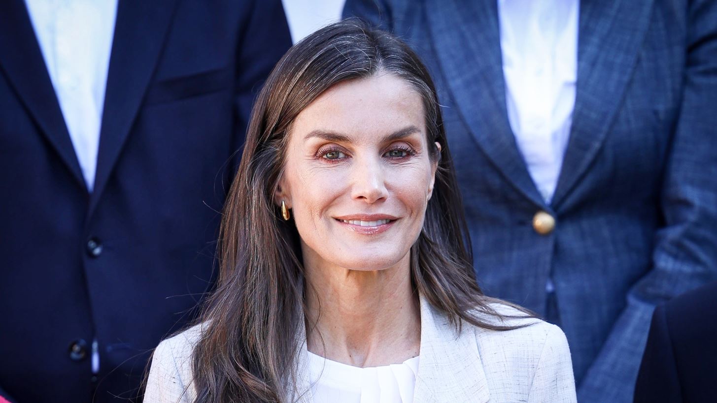 Letizia της Ισπανίας | Το φόρεμά της από τη Massimo Dutti είναι στο μοτίβο που λατρεύουν όλες οι stylish γυναίκες