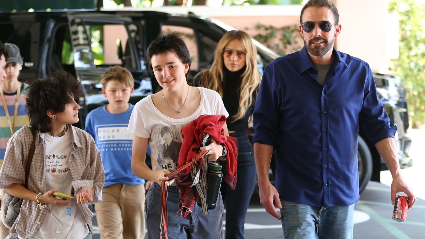 Jennifer Lopez - Ben Affleck | &#x3A4;&#x3B9; &#x3C3;&#x3B7;&#x3BC;&#x3B1;&#x3AF;&#x3BD;&#x3B5;&#x3B9; &#x3B7; &#x3BD;&#x3AD;&#x3B1; &#x3C3;&#x3C5;&#x3BD;&#x3AC;&#x3BD;&#x3C4;&#x3B7;&#x3C3;&#x3B7; &#x3B3;&#x3B9;&#x3B1; &#x3C4;&#x3B7; &#x3C3;&#x3C7;&#x3AD;&#x3C3;&#x3B7; &#x3C4;&#x3BF;&#x3C5;&#x3C2;;