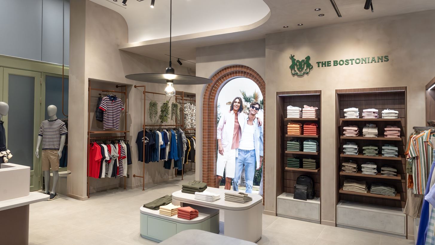 &#x397; The Bostonians &#x3B1;&#x3BD;&#x3BF;&#x3AF;&#x3B3;&#x3B5;&#x3B9; &#x3C4;&#x3BF; &#x3BD;&#x3AD;&#x3BF; &#x3C4;&#x3B7;&#x3C2; flagship store &#x3C3;&#x3C4;&#x3BF; &#x39C;&#x3AD;&#x3B3;&#x3B1;&#x3C1;&#x3BF; &#x391;&#x3C1;&#x3C3;&#x3B1;&#x3BA;&#x3B5;&#x3AF;&#x3BF;&#x3C5;