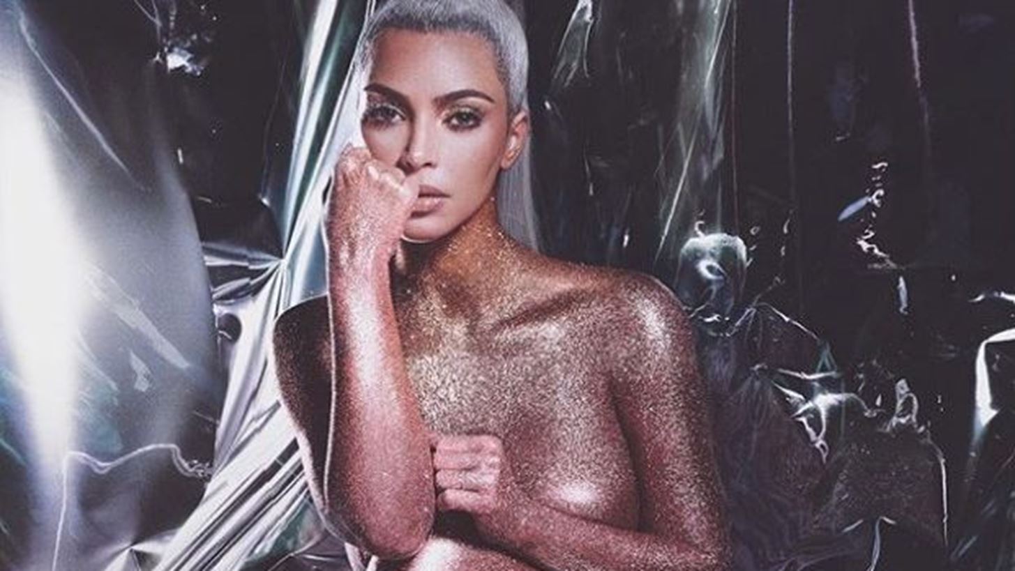 Kim Kardashian | &#x395;&#x3AF;&#x3BD;&#x3B1;&#x3B9; &#x3B1;&#x3C5;&#x3C4;&#x3AE; &#x3B7; &#x3BC;&#x3B5;&#x3B3;&#x3B1;&#x3BB;&#x3CD;&#x3C4;&#x3B5;&#x3C1;&#x3B7; &#x3B1;&#x3BD;&#x3C4;&#x3B9;&#x3B3;&#x3C1;&#x3B1;&#x3C6;&#x3AE; &#x3C0;&#x3BF;&#x3C5; &#x3AD;&#x3C7;&#x3B5;&#x3B9; &#x3BA;&#x3AC;&#x3BD;&#x3B5;&#x3B9; &#x3BC;&#x3AD;&#x3C7;&#x3C1;&#x3B9; &#x3C3;&#x3AE;&#x3BC;&#x3B5;&#x3C1;&#x3B1;;