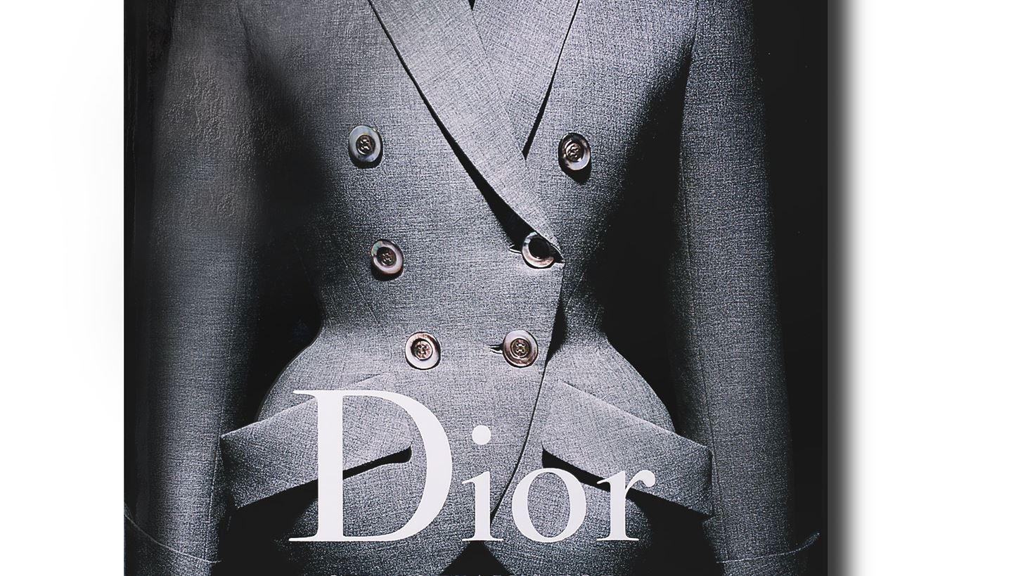 Christian Dior | &#x39F; &#x3B8;&#x3AC;&#x3BD;&#x3B1;&#x3C4;&#x3CC;&#x3C2; &#x3C4;&#x3BF;&#x3C5; &#x3C0;&#x3B1;&#x3C1;&#x3B1;&#x3BC;&#x3AD;&#x3BD;&#x3B5;&#x3B9; &#x3AD;&#x3BD;&#x3B1; &#x3AC;&#x3BB;&#x3C5;&#x3C4;&#x3BF; &#x3BC;&#x3C5;&#x3C3;&#x3C4;&#x3AE;&#x3C1;&#x3B9;&#x3BF; &#x3BC;&#x3AD;&#x3C7;&#x3C1;&#x3B9; &#x3BA;&#x3B1;&#x3B9; &#x3C3;&#x3AE;&#x3BC;&#x3B5;&#x3C1;&#x3B1;