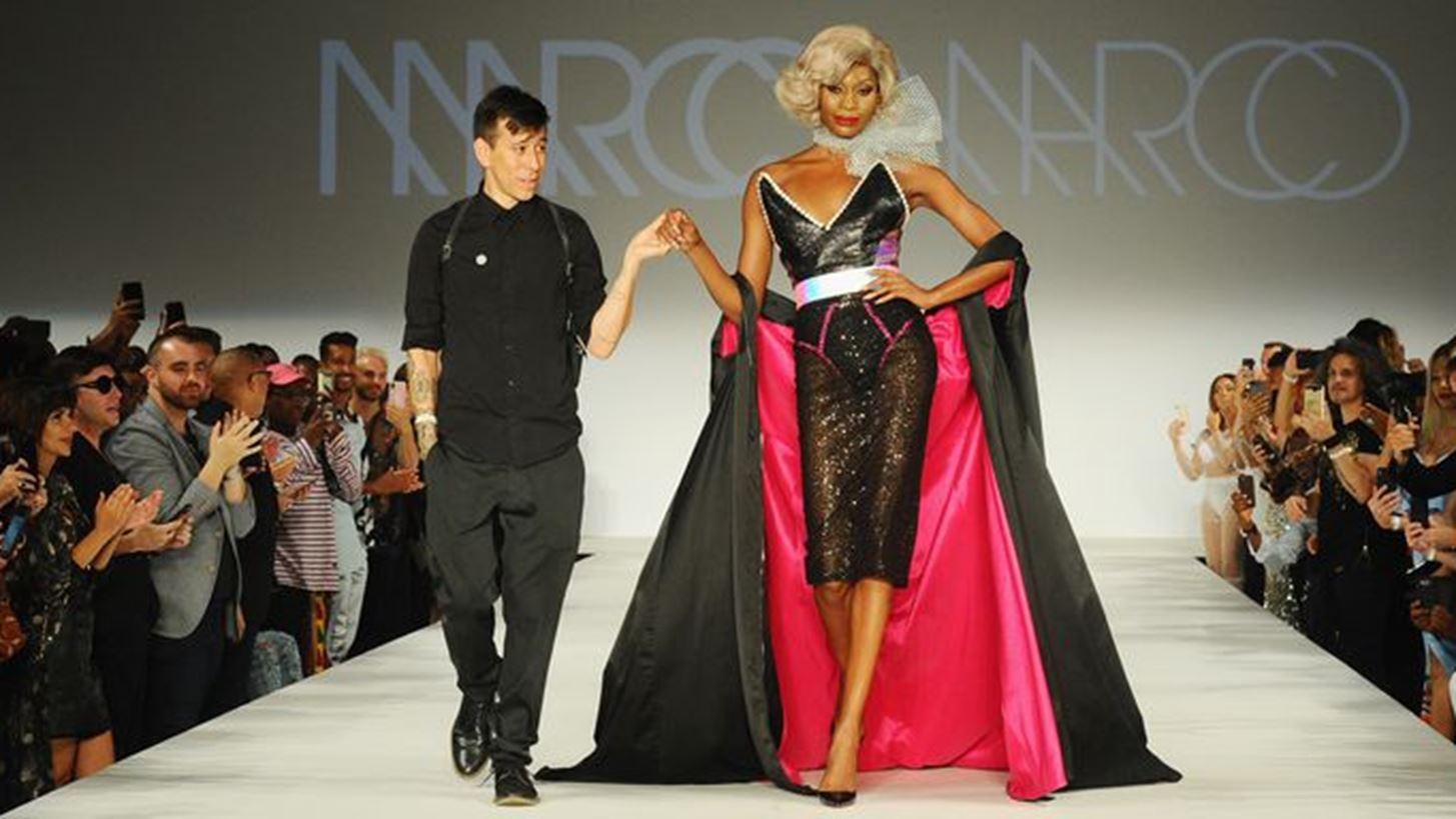 #NYFW | &#x397; &#x3C0;&#x3C1;&#x3CE;&#x3C4;&#x3B7; &#x3B5;&#x3C0;&#x3AF;&#x3B4;&#x3B5;&#x3B9;&#x3BE;&#x3B7; &#x3BC;&#x3CC;&#x3B4;&#x3B1;&#x3C2; &#x3BC;&#x3CC;&#x3BD;&#x3BF; &#x3BC;&#x3B5; transgender &#x3BC;&#x3BF;&#x3BD;&#x3C4;&#x3AD;&#x3BB;&#x3B1;