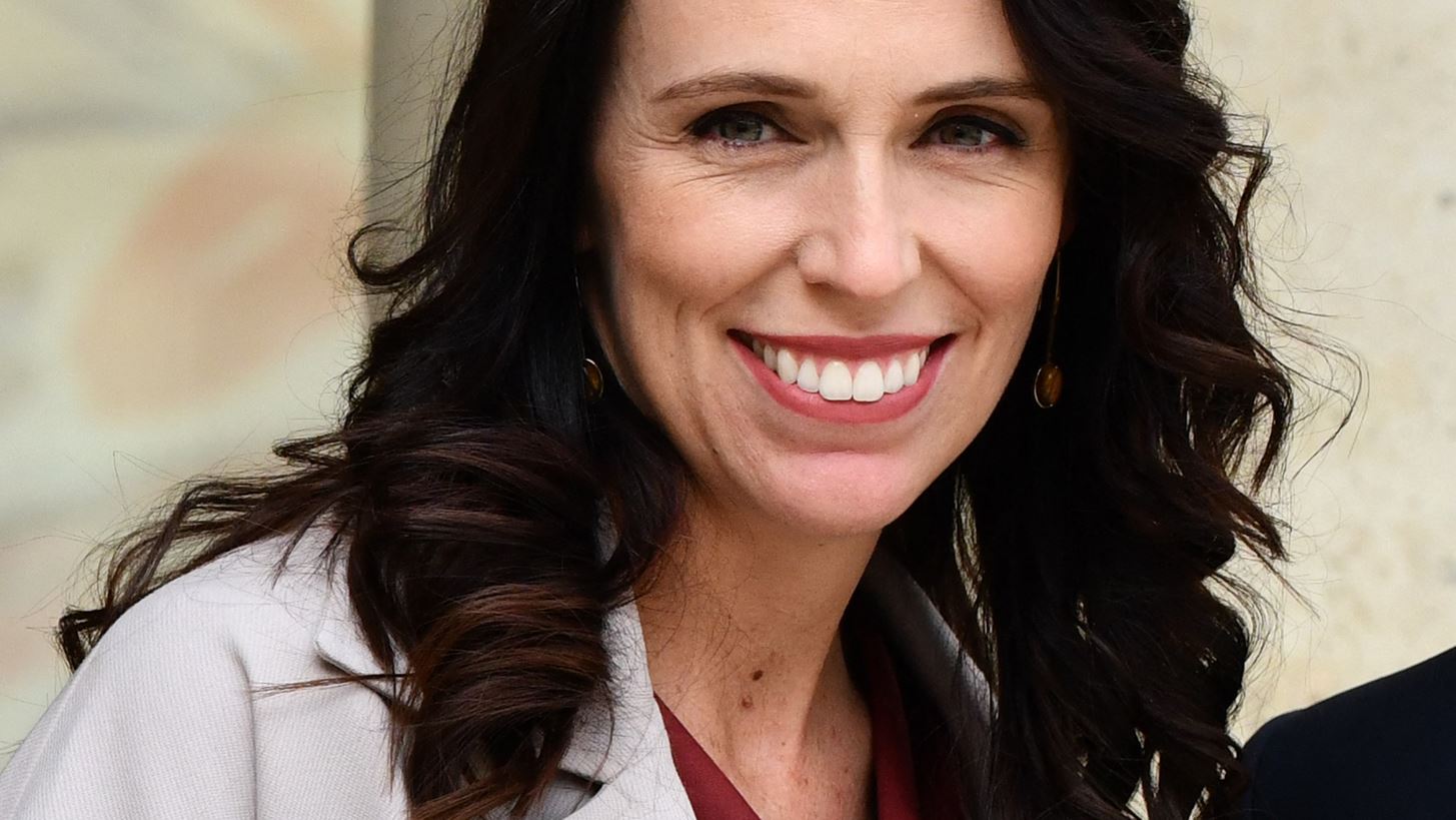 Jacinda Ardern | &#x3A0;&#x3BF;&#x3B9;&#x3B1; &#x3B5;&#x3AF;&#x3BD;&#x3B1;&#x3B9; &#x3B7; &#x3C0;&#x3C1;&#x3C9;&#x3B8;&#x3C5;&#x3C0;&#x3BF;&#x3C5;&#x3C1;&#x3B3;&#x3CC;&#x3C2; &#x3C4;&#x3B7;&#x3C2; &#x39D;&#x3AD;&#x3B1;&#x3C2; &#x396;&#x3B7;&#x3BB;&#x3B1;&#x3BD;&#x3B4;&#x3AF;&#x3B1;&#x3C2; &#x3C0;&#x3BF;&#x3C5; &#x3B1;&#x3C0;&#x3BF;&#x3C6;&#x3AC;&#x3C3;&#x3B9;&#x3C3;&#x3B5; &#x3BD;&#x3B1; &#x3C0;&#x3B1;&#x3C1;&#x3B1;&#x3B9;&#x3C4;&#x3B7;&#x3B8;&#x3B5;&#x3AF;;