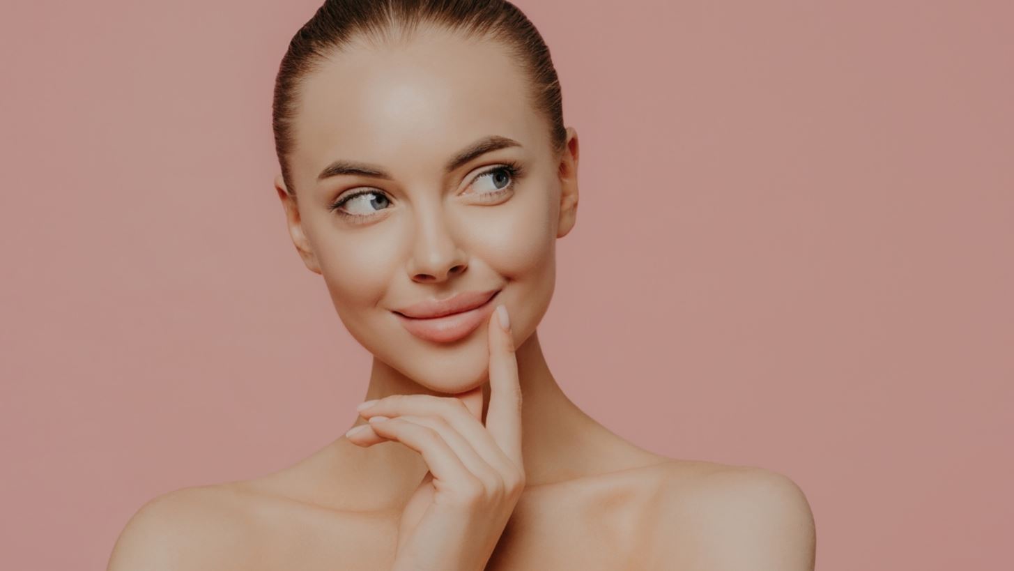 Καφέ κηλίδες στον λαιμό; Κι όμως δεν είναι πάντα θέμα γήρανσης, μερικές φορές μπορεί να φταίει και το άρωμά σου