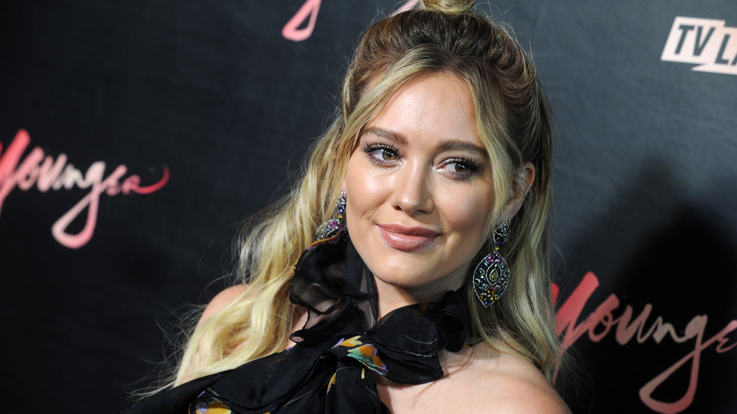 Hilary Duff | H &#x3C6;&#x3C9;&#x3C4;&#x3BF;&#x3B3;&#x3C1;&#x3B1;&#x3C6;&#x3AF;&#x3B1; &#x3C4;&#x3B7;&#x3C2; &#x3BA;&#x3CC;&#x3C1;&#x3B7;&#x3C2; &#x3C4;&#x3B7;&#x3C2; &#x3BC;&#x3B9;&#x3B1; &#x3B5;&#x3B2;&#x3B4;&#x3BF;&#x3BC;&#x3AC;&#x3B4;&#x3B1; &#x3BC;&#x3B5;&#x3C4;&#x3AC; &#x3C4;&#x3B7; &#x3B3;&#x3AD;&#x3BD;&#x3BD;&#x3B1;