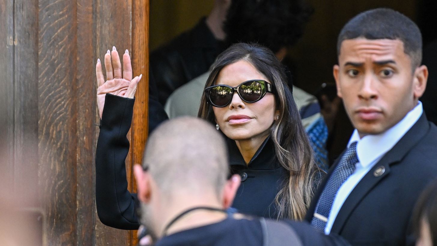 Lauren Sanchez | &#x3A7;&#x3C9;&#x3C1;&#x3AF;&#x3C2; &#x3C4;&#x3BF;&#x3BD; Jeff Bezos &#x3C3;&#x3C4;&#x3B7;&#x3BD; &#x3C0;&#x3C1;&#x3CE;&#x3C4;&#x3B7; &#x3B4;&#x3B7;&#x3BC;&#x3CC;&#x3C3;&#x3B9;&#x3B1; &#x3B5;&#x3BC;&#x3C6;&#x3AC;&#x3BD;&#x3B9;&#x3C3;&#x3B7; &#x3BC;&#x3B5;&#x3C4;&#x3AC; &#x3C4;&#x3BF;&#x3BD; &#x3B3;&#x3AC;&#x3BC;&#x3BF; - &#x3C5;&#x3C0;&#x3B5;&#x3C1;&#x3C0;&#x3B1;&#x3C1;&#x3B1;&#x3B3;&#x3C9;&#x3B3;&#x3AE; &#x3C3;&#x3C4;&#x3B7; &#x392;&#x3B5;&#x3BD;&#x3B5;&#x3C4;&#x3AF;&#x3B1;