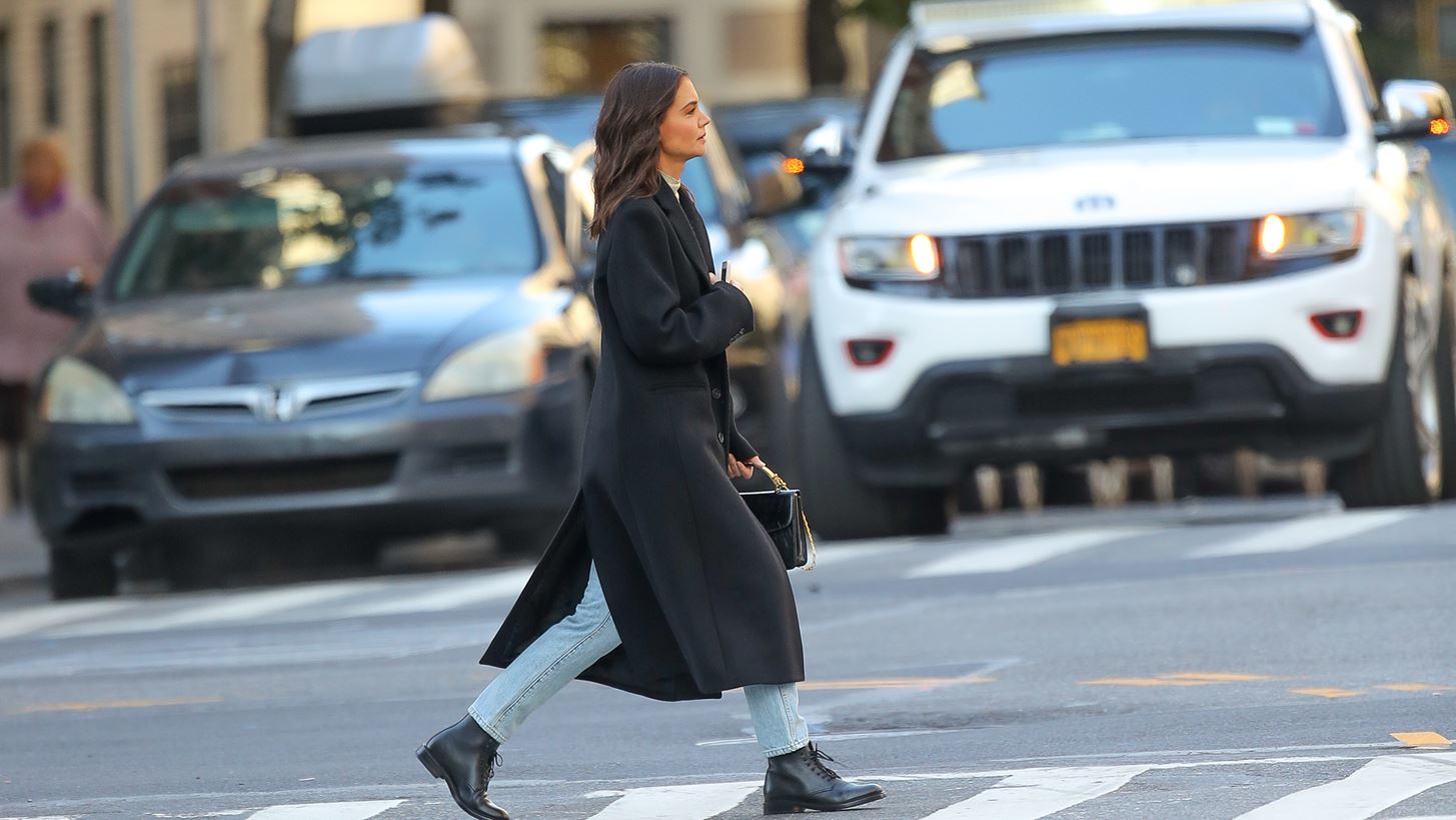 Katie Holmes | 7 style tips &#x3B1;&#x3C0;&#x3CC; &#x3C4;&#x3B7; &#x3C3;&#x3C4;&#x3B9;&#x3BB;&#x3AF;&#x3C3;&#x3C4;&#x3C1;&#x3B9;&#x3B1; &#x3C4;&#x3B7;&#x3C2; &#x3C3;&#x3C4;&#x3B1;&#x3C1;