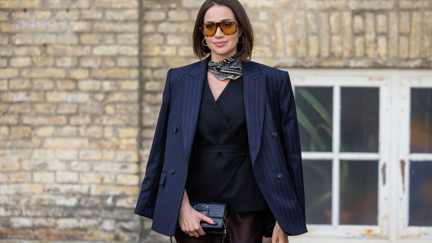 Aubergine Chic | Αυτό το pinstripe σακάκι από τη Stradivarius είναι στην απόχρωση που θα μας απασχολήσει περισσότερο το φθινόπωρο