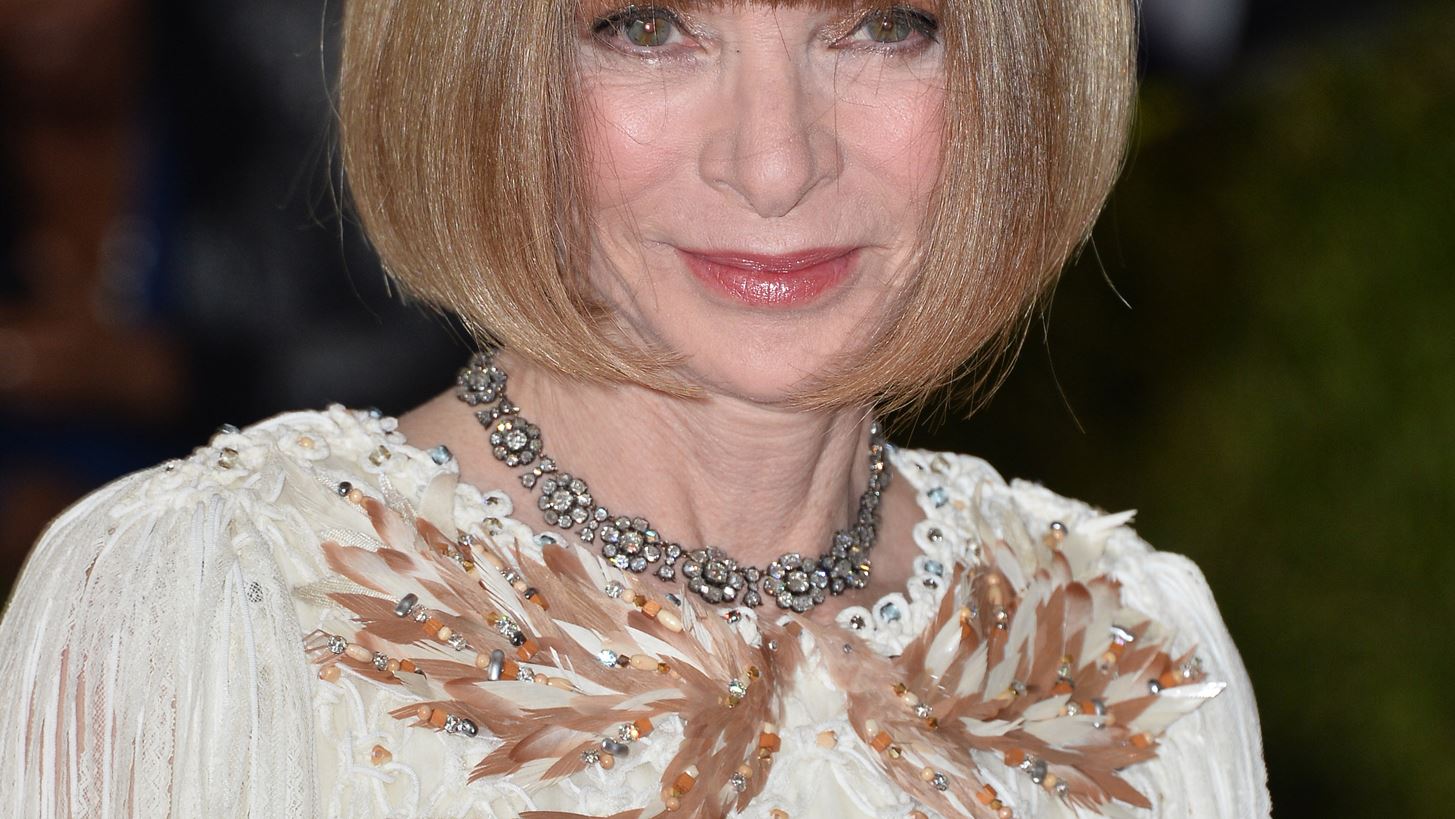 H Anna Wintour &#x3C3;&#x3B5; &#x3C3;&#x3C0;&#x3AC;&#x3BD;&#x3B9;&#x3B1; &#x3B5;&#x3BC;&#x3C6;&#x3AC;&#x3BD;&#x3B9;&#x3C3;&#x3B7; &#x3BC;&#x3B5; &#x3C4;&#x3B7;&#x3BD; &#x3BA;&#x3CC;&#x3C1;&#x3B7; &#x3C4;&#x3B7;&#x3C2;, Bee