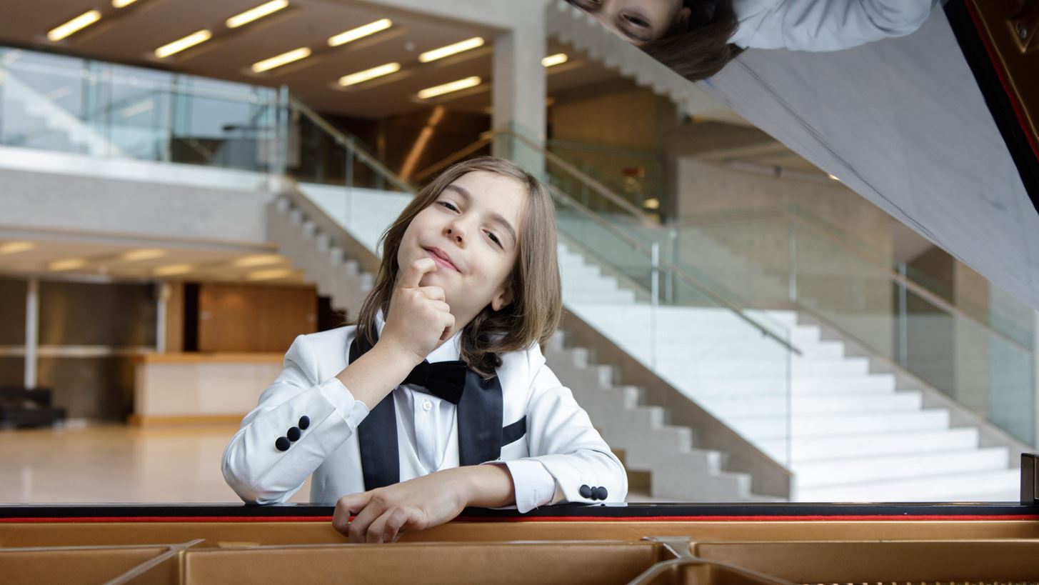 O &#x3BC;&#x3B9;&#x3BA;&#x3C1;&#x3CC;&#x3C2; &#x3A3;&#x3C4;&#x3AD;&#x3BB;&#x3B9;&#x3BF;&#x3C2; &#x39A;&#x3B5;&#x3C1;&#x3B1;&#x3C3;&#x3AF;&#x3B4;&#x3B7;&#x3C2; &#x3C0;&#x3B1;&#x3AF;&#x3B6;&#x3B5;&#x3B9; &#x3C0;&#x3B9;&#x3AC;&#x3BD;&#x3BF; &#x3BC;&#x3B5; Maestro &#x3C4;&#x3BF;&#x3BD; &#x3A7;&#x3C1;&#x3B9;&#x3C3;&#x3C4;&#x3CC;&#x3C6;&#x3BF;&#x3C1;&#x3BF; &#x3A0;&#x3B1;&#x3C0;&#x3B1;&#x3BA;&#x3B1;&#x3BB;&#x3B9;&#x3AC;&#x3C4;&#x3B7;
