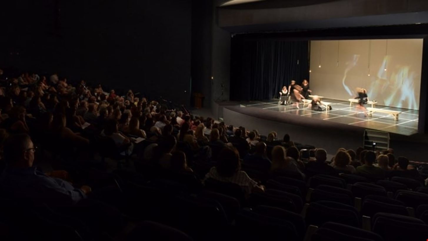 T&#x3BF; &#x38C;&#x3BD;&#x3B5;&#x3B9;&#x3C1;&#x3BF; &#x39A;&#x3B1;&#x3BB;&#x3BF;&#x3BA;&#x3B1;&#x3B9;&#x3C1;&#x3B9;&#x3BD;&#x3AE;&#x3C2; &#x39D;&#x3CD;&#x3C7;&#x3C4;&#x3B1;&#x3C2; &#x3B6;&#x3C9;&#x3BD;&#x3C4;&#x3B1;&#x3BD;&#x3B5;&#x3CD;&#x3B5;&#x3B9; &#x3C3;&#x3C4;&#x3BF; &#x398;&#x3AD;&#x3B1;&#x3C4;&#x3C1;&#x3BF; &#x3C4;&#x3BF;&#x3C5; &#x39A;&#x3BF;&#x3BB;&#x3BB;&#x3B5;&#x3B3;&#x3AF;&#x3BF;&#x3C5; &#x391;&#x3B8;&#x3B7;&#x3BD;&#x3CE;&#x3BD; &#x2013; &#x3A0;&#x3AD;&#x3BD;&#x3C4;&#x3B5; &#x3BE;&#x3B5;&#x3C7;&#x3C9;&#x3C1;&#x3B9;&#x3C3;&#x3C4;&#x3AD;&#x3C2; &#x3B8;&#x3B5;&#x3B1;&#x3C4;&#x3C1;&#x3B9;&#x3BA;&#x3AD;&#x3C2; &#x3B2;&#x3C1;&#x3B1;&#x3B4;&#x3B9;&#x3AD;&#x3C2; &#x3B1;&#x3C0;&#x3CC; &#x3C4;&#x3B9;&#x3C2; 7 &#x3AD;&#x3C9;&#x3C2; &#x3BA;&#x3B1;&#x3B9; &#x3C4;&#x3B9;&#x3C2; 11 &#x39C;&#x3B1;&#x3C1;&#x3C4;&#x3AF;&#x3BF;&#x3C5;