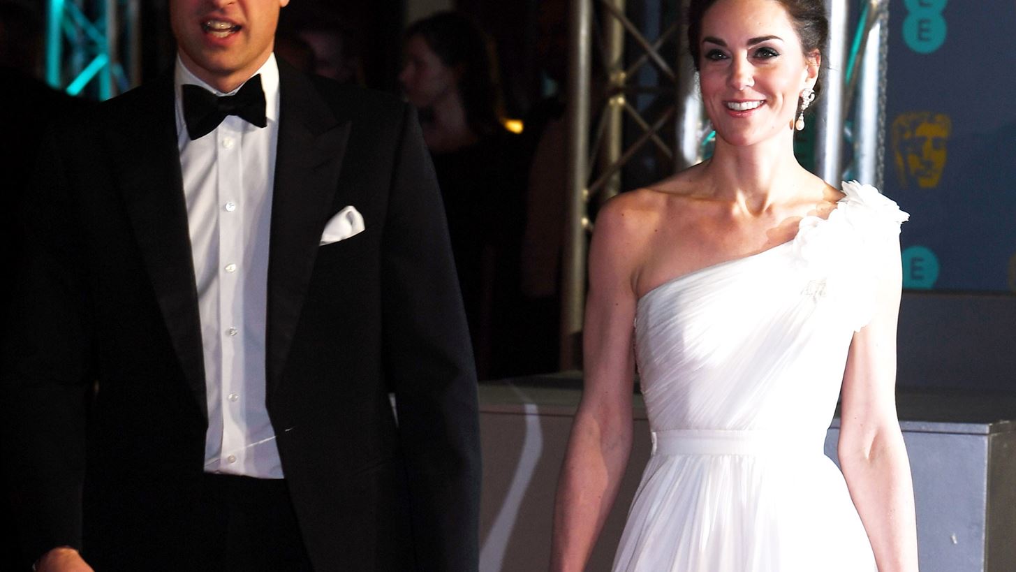 Kate Middleton | H &#x3BB;&#x3B1;&#x3BC;&#x3C0;&#x3B5;&#x3C1;&#x3AE; &#x3B5;&#x3BC;&#x3C6;&#x3AC;&#x3BD;&#x3B9;&#x3C3;&#x3B7; &#x3C3;&#x3C4;&#x3BF; &#x3BA;&#x3CC;&#x3BA;&#x3BA;&#x3B9;&#x3BD;&#x3BF; &#x3C7;&#x3B1;&#x3BB;&#x3AF; &#x3C4;&#x3C9;&#x3BD; &#x3B2;&#x3C1;&#x3B1;&#x3B2;&#x3B5;&#x3AF;&#x3C9;&#x3BD; BAFTA