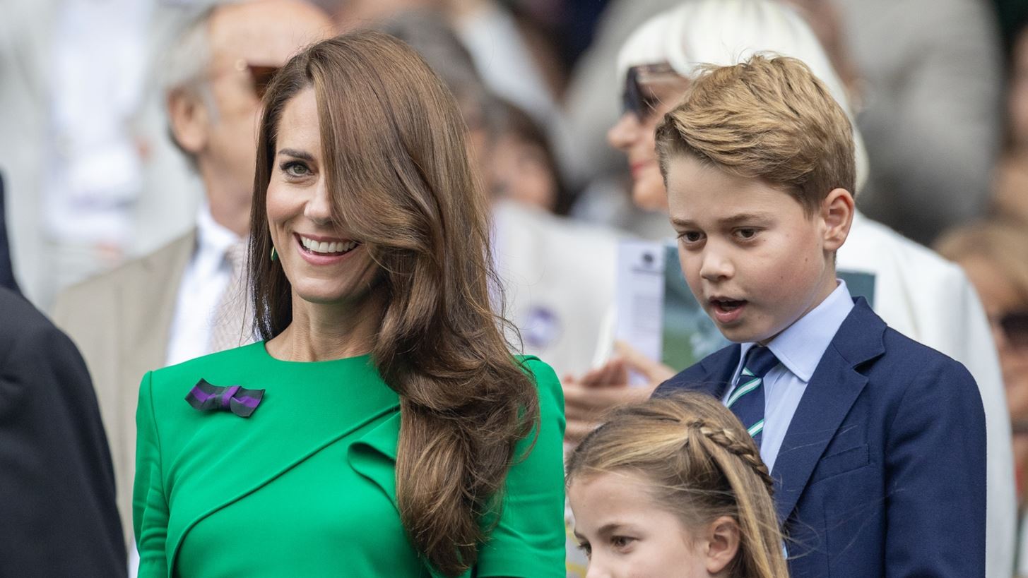 &#x3A4;&#x3BF; &quot;&#x3AC;&#x3BB;&#x3BB;&#x3BF;&quot; &#x3C0;&#x3BF;&#x3C1;&#x3C4;&#x3C1;&#x3AD;&#x3C4;&#x3BF; &#x3C4;&#x3B7;&#x3C2; Kate Middleton | &#x397; &#x3C0;&#x3C1;&#x3B9;&#x3B3;&#x3BA;&#x3AF;&#x3C0;&#x3B9;&#x3C3;&#x3C3;&#x3B1; &#x3C4;&#x3B7;&#x3C2; &#x39F;&#x3C5;&#x3B1;&#x3BB;&#x3AF;&#x3B1;&#x3C2; &#x3BC;&#x3AD;&#x3C3;&#x3B1; &#x3B1;&#x3C0;&#x3CC; &#x3C4;&#x3B1; &#x3BC;&#x3AC;&#x3C4;&#x3B9;&#x3B1; &#x3C4;&#x3BF;&#x3C5; &#x3C0;&#x3C1;&#x3AF;&#x3B3;&#x3BA;&#x3B9;&#x3C0;&#x3B1; George