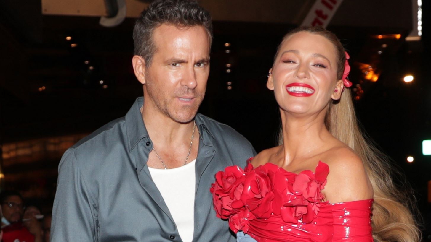 Ryan Reynolds | &#x391;&#x3BD;&#x3B1;&#x3BA;&#x3AC;&#x3BB;&#x3C5;&#x3C8;&#x3B5; &#x3C4;&#x3BF; &#x3C0;&#x3C1;&#x3B1;&#x3B3;&#x3BC;&#x3B1;&#x3C4;&#x3B9;&#x3BA;&#x3CC; &#x3B5;&#x3C0;&#x3AF;&#x3B8;&#x3B5;&#x3C4;&#x3BF; &#x3C4;&#x3B7;&#x3C2; Blake Lively &#x3BC;&#x3B1;&#x3B6;&#x3AF; &#x3BC;&#x3B5; &#x3C4;&#x3BF; &#x3BA;&#x3BF;&#x3B9;&#x3BD;&#x3CC;