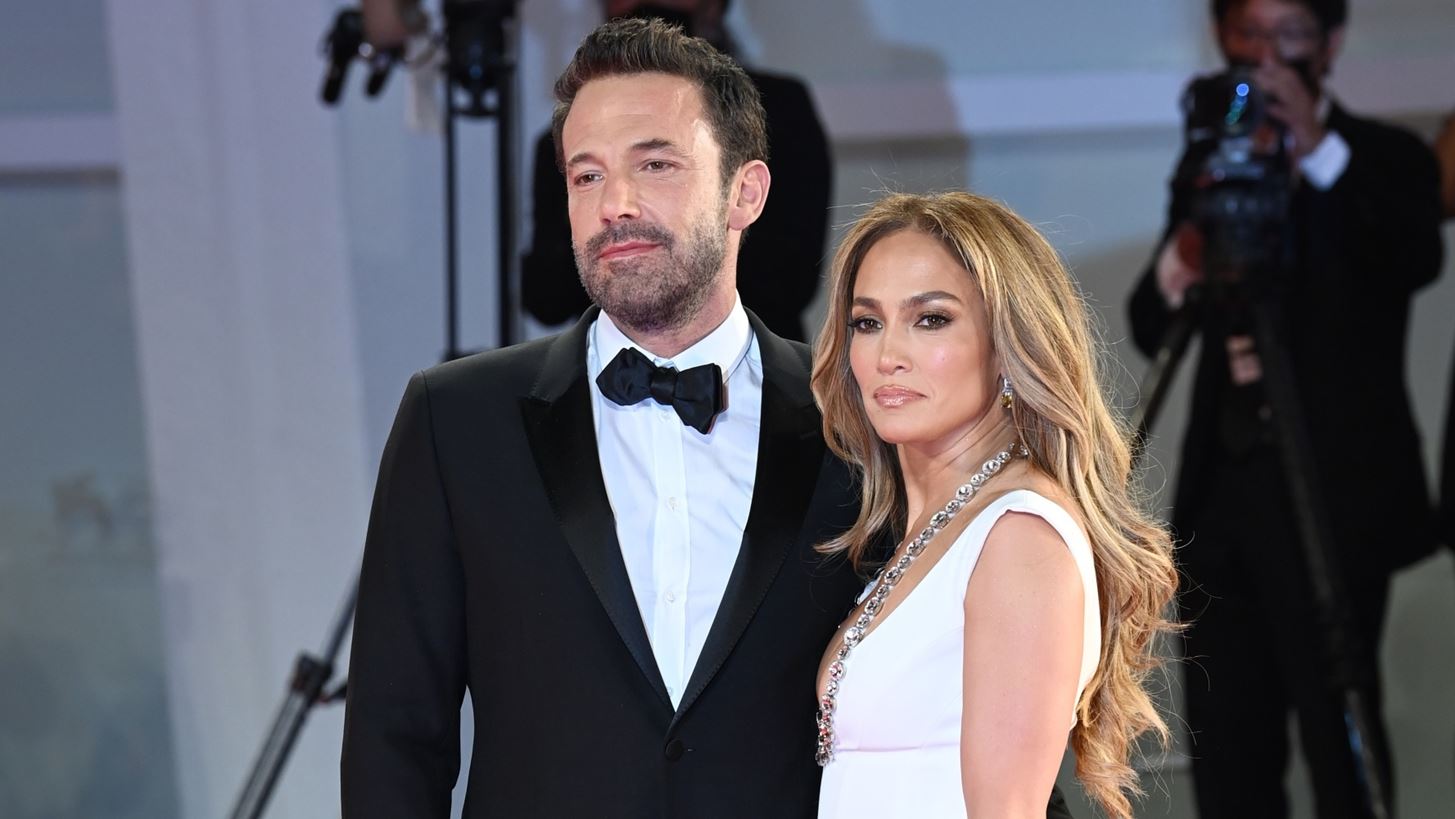 Jennifer Lopez | &#x39A;&#x3B1;&#x3BD;&#x3B5;&#x3AF;&#x3C2; &#x3B1;&#x3C0;&#x3CC; &#x3C4;&#x3BF;&#x3BD; &#x3BA;&#x3CD;&#x3BA;&#x3BB;&#x3BF; &#x3C4;&#x3B7;&#x3C2; &#x3B4;&#x3B5;&#x3BD; &#x3C3;&#x3C5;&#x3BC;&#x3C0;&#x3B1;&#x3B8;&#x3BF;&#x3CD;&#x3C3;&#x3B5; &#x3C4;&#x3BF;&#x3BD; Ben Affleck