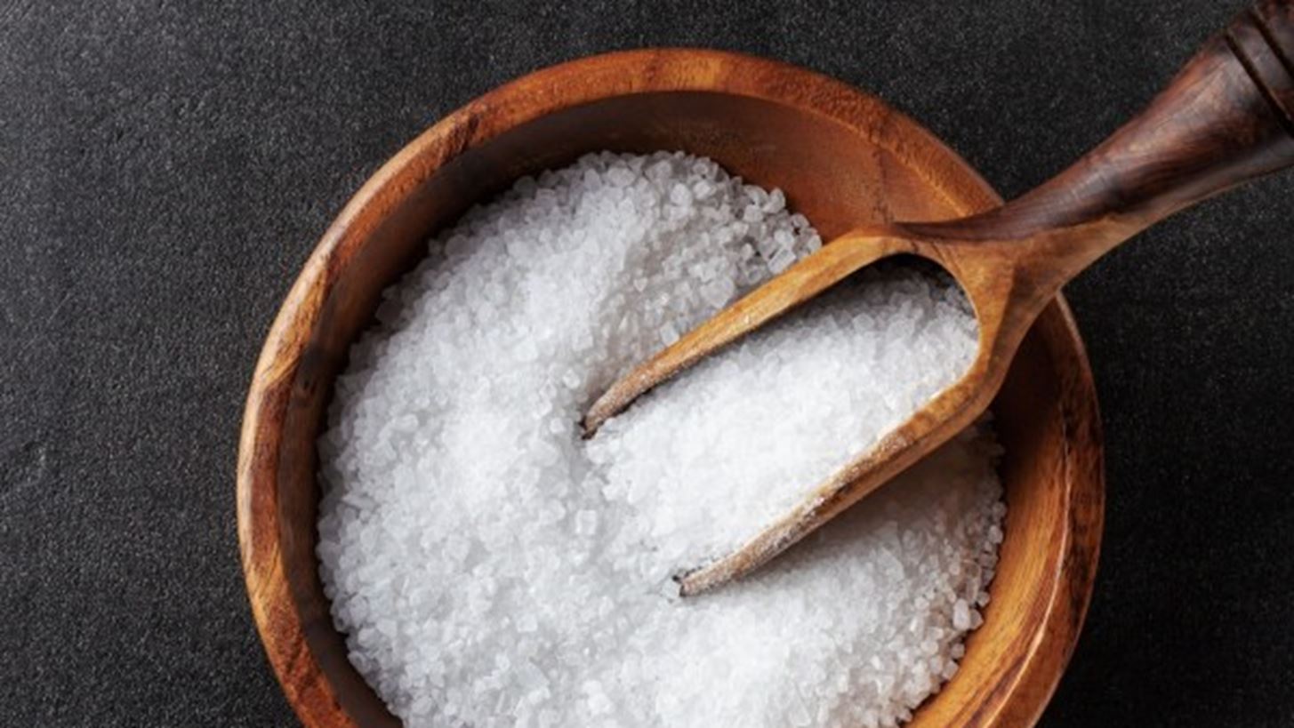 Πόσο αλάτι πρέπει να τρώμε και πώς θα μειώσεις το πολύ αλάτι στη διατροφή σου