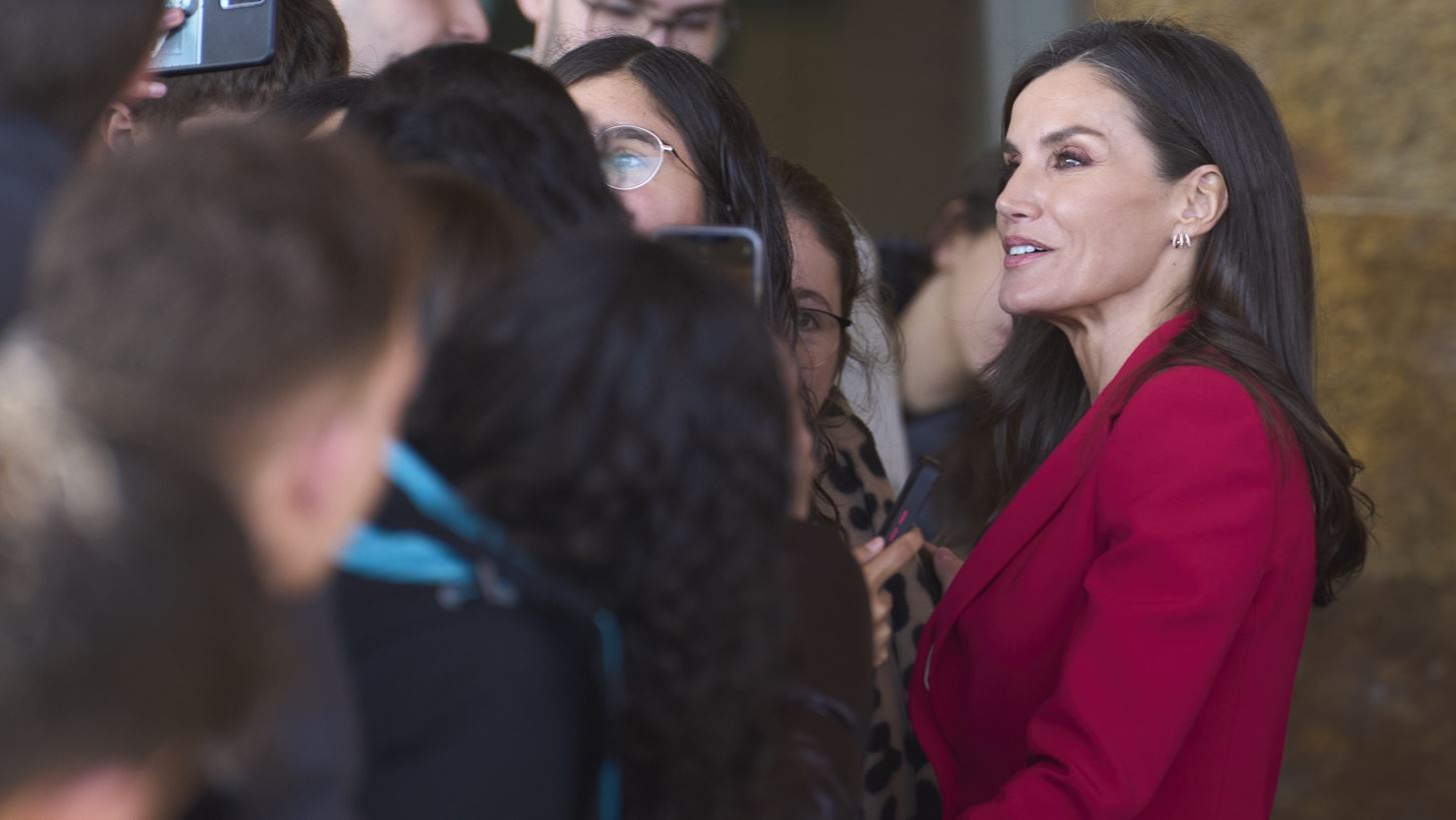 &#x392;&#x3B1;&#x3C3;&#x3AF;&#x3BB;&#x3B9;&#x3C3;&#x3C3;&#x3B1; Letizia | &#x397; &#x3B5;&#x3BC;&#x3C6;&#x3AC;&#x3BD;&#x3B9;&#x3C3;&#x3B7; &#x3BC;&#x3B5; &#x3C4;&#x3BF; &#x3BA;&#x3BF;&#x3BC;&#x3BC;&#x3AC;&#x3C4;&#x3B9; &#x3C0;&#x3BF;&#x3C5; &#x3B1;&#x3C0;&#x3BF;&#x3C4;&#x3B5;&#x3BB;&#x3B5;&#x3AF; &#x3C4;&#x3B7;&#x3BD; &#x3B9;&#x3B4;&#x3B1;&#x3BD;&#x3B9;&#x3BA;&#x3AE; &#x3B5;&#x3BD;&#x3B1;&#x3BB;&#x3BB;&#x3B1;&#x3BA;&#x3C4;&#x3B9;&#x3BA;&#x3AE; &#x3B3;&#x3B9;&#x3B1; &#x3C4;&#x3BF; &#x3C6;&#x3CC;&#x3C1;&#x3B5;&#x3BC;&#x3B1;