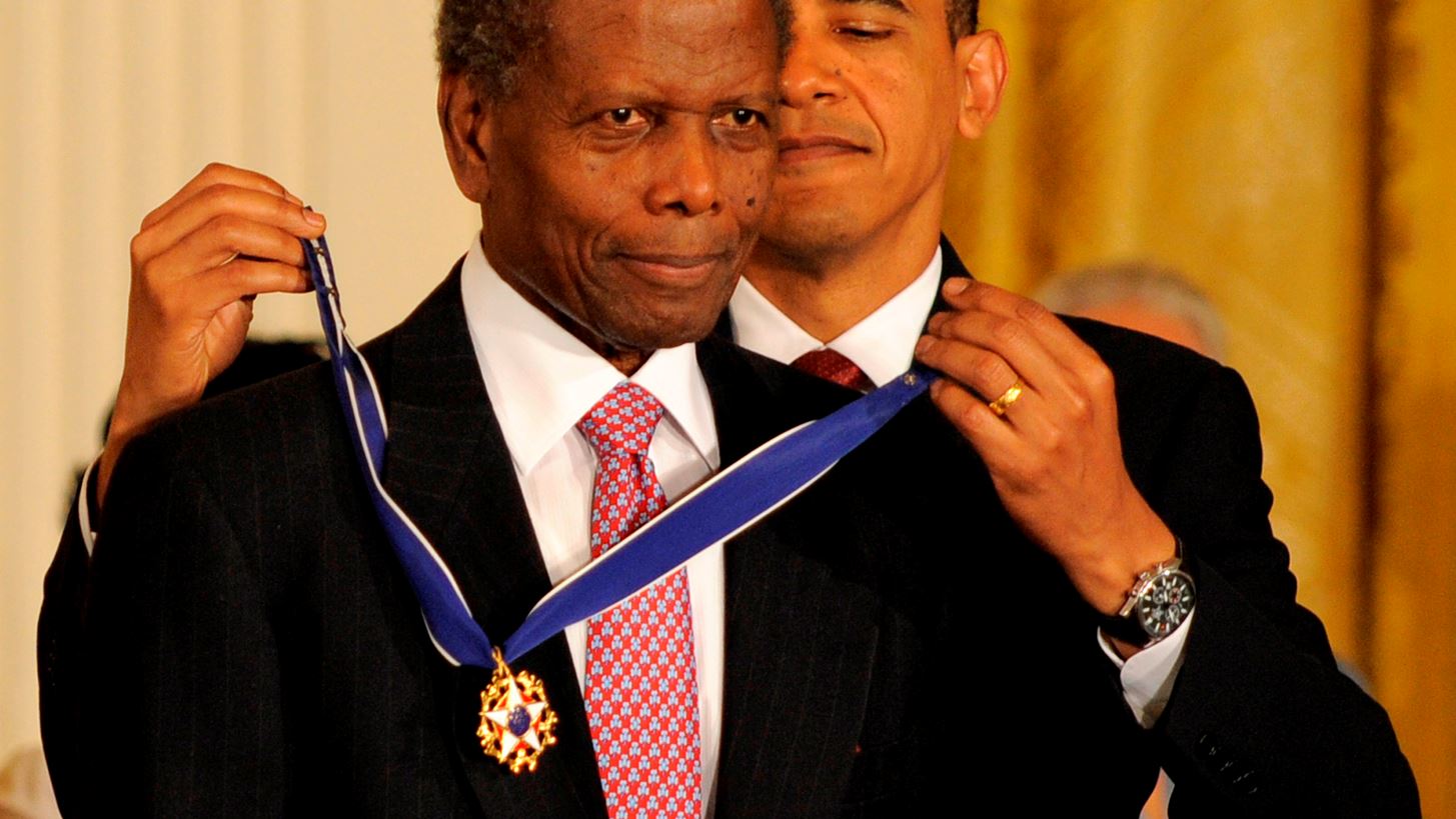 &#x388;&#x3C6;&#x3C5;&#x3B3;&#x3B5; &#x3B1;&#x3C0;&#x3CC; &#x3C4;&#x3B7; &#x3B6;&#x3C9;&#x3AE; &#x3BF; Sidney Poitier