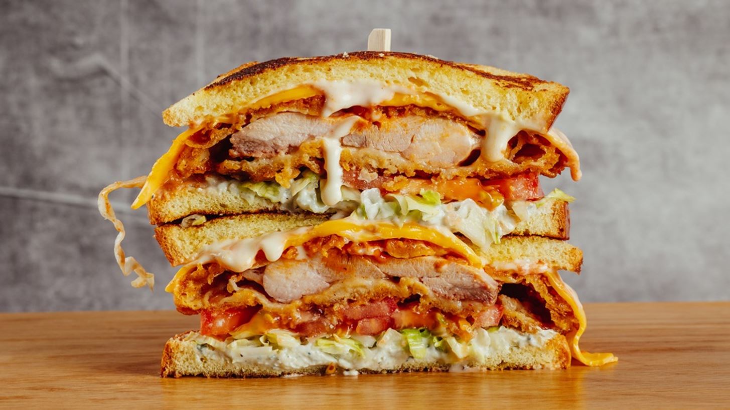 #Tidbits *: &#x39D;&#x3AD;&#x3BF; hot spot &#x3B3;&#x3B9;&#x3B1; Burger &#x3C3;&#x3C4;&#x3BF;&#x3BD; &#x3A0;&#x3B5;&#x3B9;&#x3C1;&#x3B1;&#x3B9;&#x3AC;.
