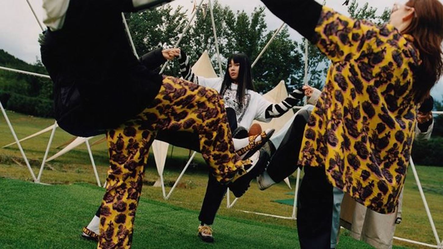 Stella McCartney | &#x397; &#x3BD;&#x3AD;&#x3B1; capsule &#x3C3;&#x3C5;&#x3BB;&#x3BB;&#x3BF;&#x3B3;&#x3AE; &#x3C4;&#x3B7;&#x3C2; &#x3BC;&#x3CC;&#x3BB;&#x3B9;&#x3C2; &#x3BA;&#x3C5;&#x3BA;&#x3BB;&#x3BF;&#x3C6;&#x3CC;&#x3C1;&#x3B7;&#x3C3;&#x3B5; &#x3BA;&#x3B1;&#x3B9; &#x3B5;&#x3AF;&#x3BD;&#x3B1;&#x3B9; unisex