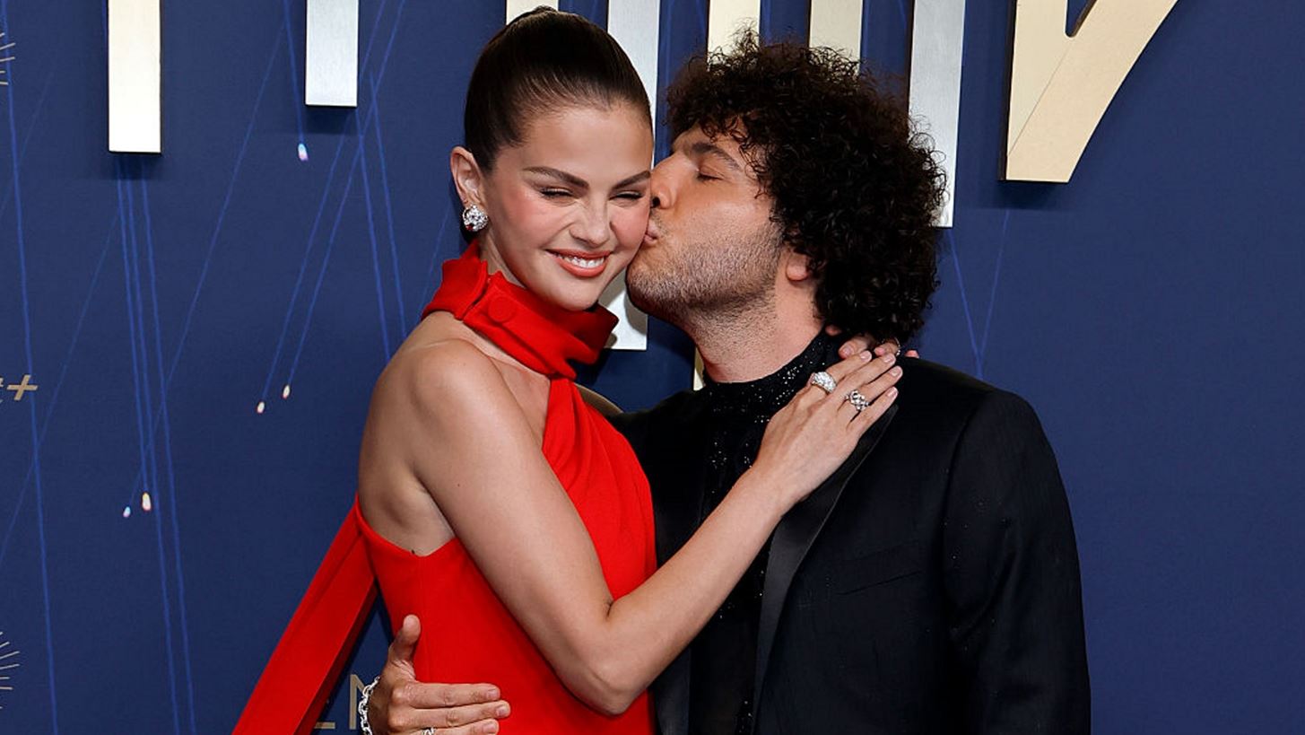 O&#x3B9; &#x3C0;&#x3C1;&#x3CE;&#x3C4;&#x3B5;&#x3C2; &#x3C6;&#x3C9;&#x3C4;&#x3BF;&#x3B3;&#x3C1;&#x3B1;&#x3C6;&#x3AF;&#x3B5;&#x3C2; &#x3B1;&#x3C0;&#x3CC; &#x3C4;&#x3BF;&#x3BD; &#x3B3;&#x3AC;&#x3BC;&#x3BF; &#x3C4;&#x3B7;&#x3C2; Selena Gomez &#x3BA;&#x3B1;&#x3B9; &#x3C4;&#x3BF;&#x3C5; Benny Blanco