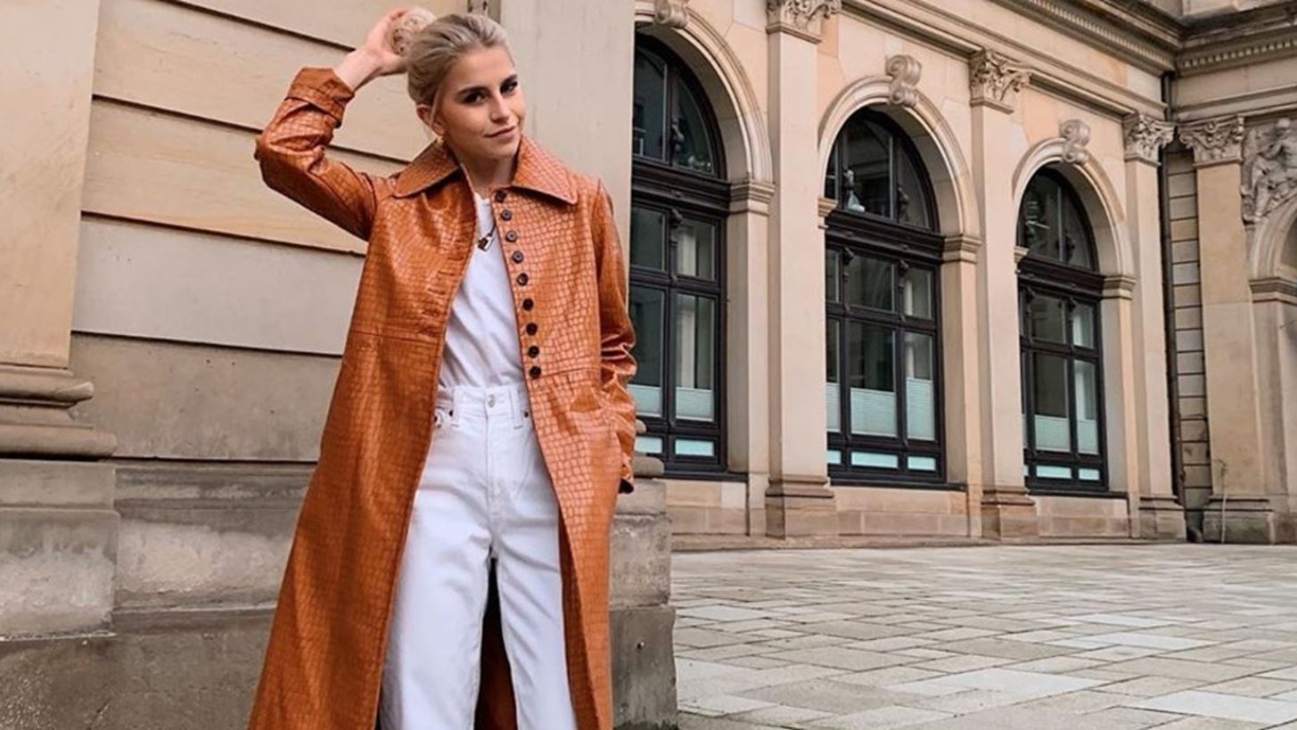 Πώς να φορέσω το λευκό τζιν; Η blogger Caroline Daur σου δείχνει πώς να το απογειώσεις