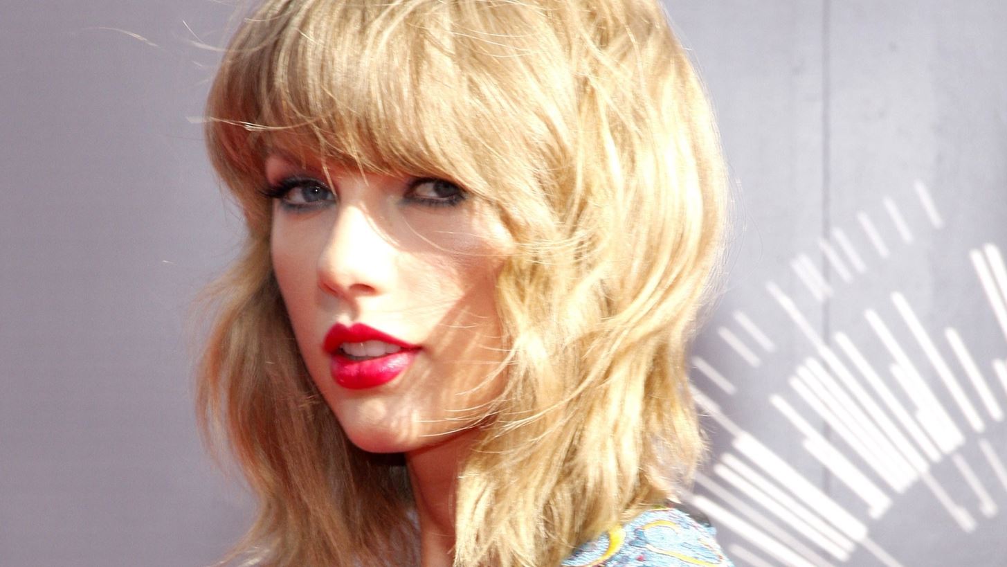 Taylor Swift | &#x391;&#x3BA;&#x3CD;&#x3C1;&#x3C9;&#x3C3;&#x3B5; 3 &#x3C3;&#x3C5;&#x3BD;&#x3B1;&#x3C5;&#x3BB;&#x3AF;&#x3B5;&#x3C2; &#x3C5;&#x3C0;&#x3CC; &#x3C4;&#x3BF;&#x3BD; &#x3C6;&#x3CC;&#x3B2;&#x3BF; &#x3C4;&#x3C1;&#x3BF;&#x3BC;&#x3BF;&#x3BA;&#x3C1;&#x3B1;&#x3C4;&#x3B9;&#x3BA;&#x3BF;&#x3CD; &#x3C7;&#x3C4;&#x3C5;&#x3C0;&#x3AE;&#x3BC;&#x3B1;&#x3C4;&#x3BF;&#x3C2;