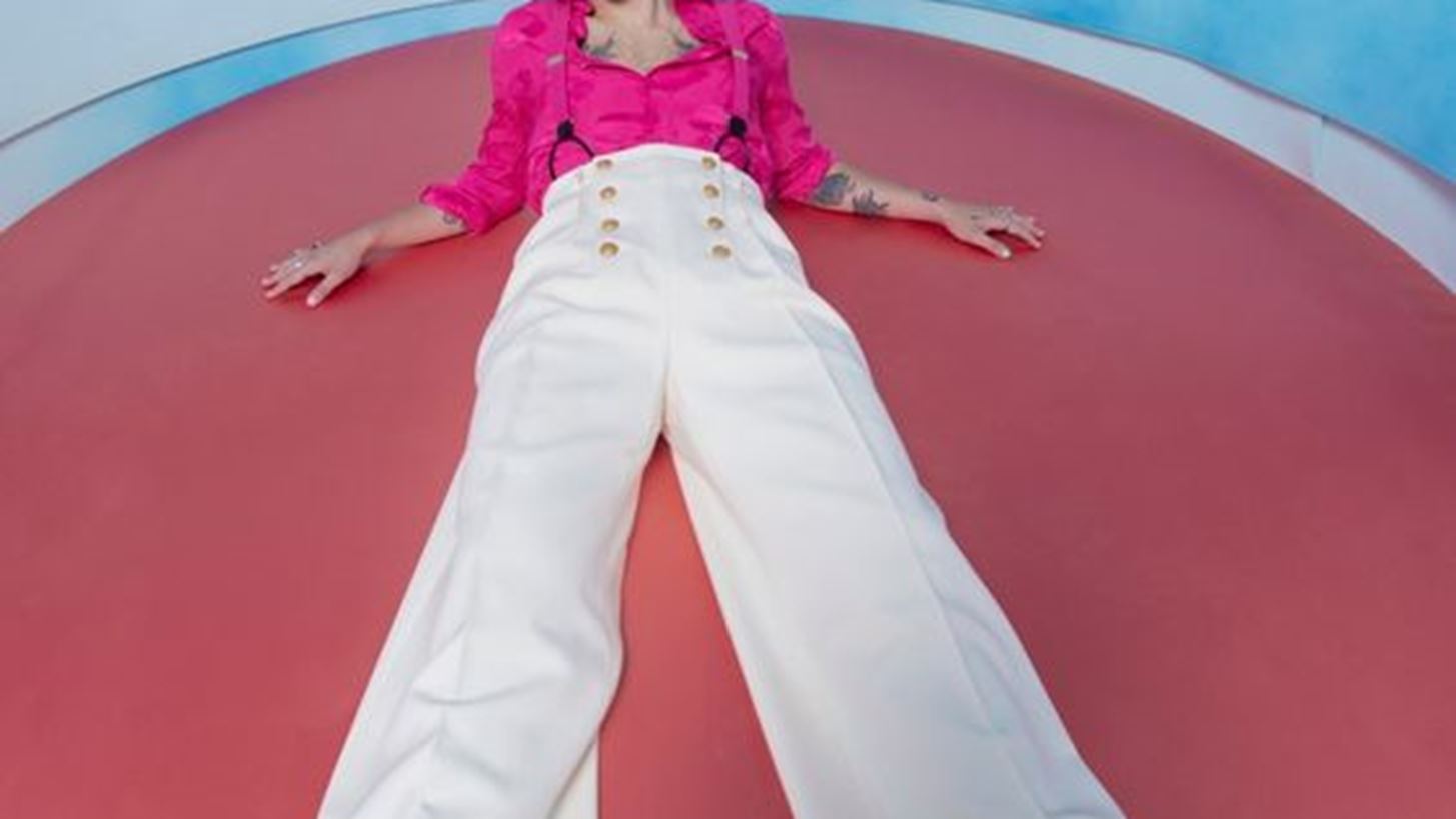 &#x3A4;&#x3B1; &#x3C0;&#x3B9;&#x3BF; &#x3B1;&#x3BD;&#x3B1;&#x3C4;&#x3C1;&#x3B5;&#x3C0;&#x3C4;&#x3B9;&#x3BA;&#x3AC; fashion looks &#x3C4;&#x3BF;&#x3C5; Harry Styles