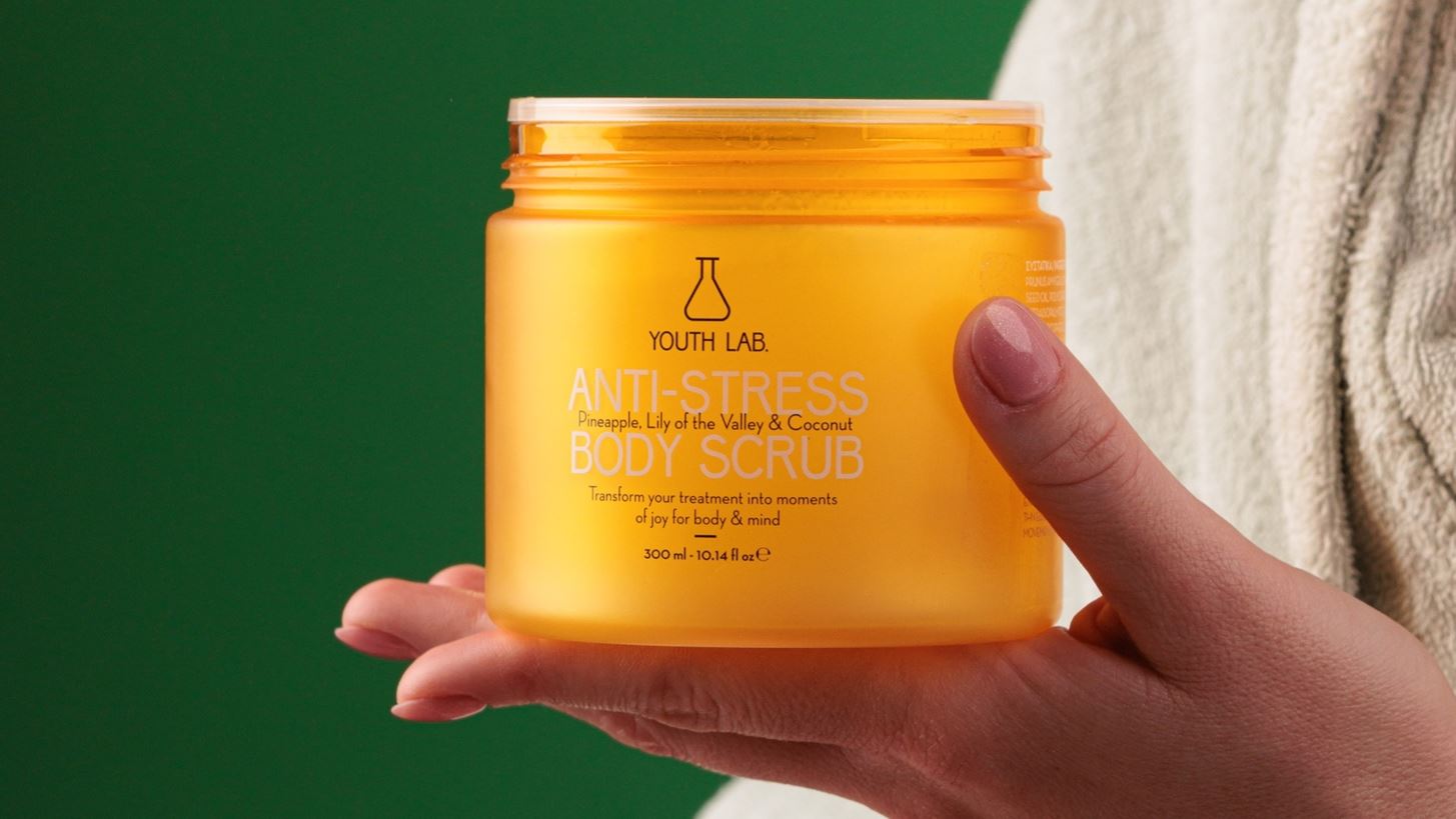 &#x397; &#x3C3;&#x3B5;&#x3B9;&#x3C1;&#x3AC; Anti-Stress &#x3C4;&#x3B7;&#x3C2; Youth Lab. &#x3BC;&#x3CC;&#x3BB;&#x3B9;&#x3C2; &#x3AD;&#x3B3;&#x3B9;&#x3BD;&#x3B5; &#x3C0;&#x3BB;&#x3AE;&#x3C1;&#x3B7;&#x3C2; &#x3BC;&#x3B5; &#x3B4;&#x3CD;&#x3BF; &#x3BD;&#x3AD;&#x3B1; &#x3B1;&#x3C0;&#x3BF;&#x3BB;&#x3B1;&#x3C5;&#x3C3;&#x3C4;&#x3B9;&#x3BA;&#x3AC; body scrubs