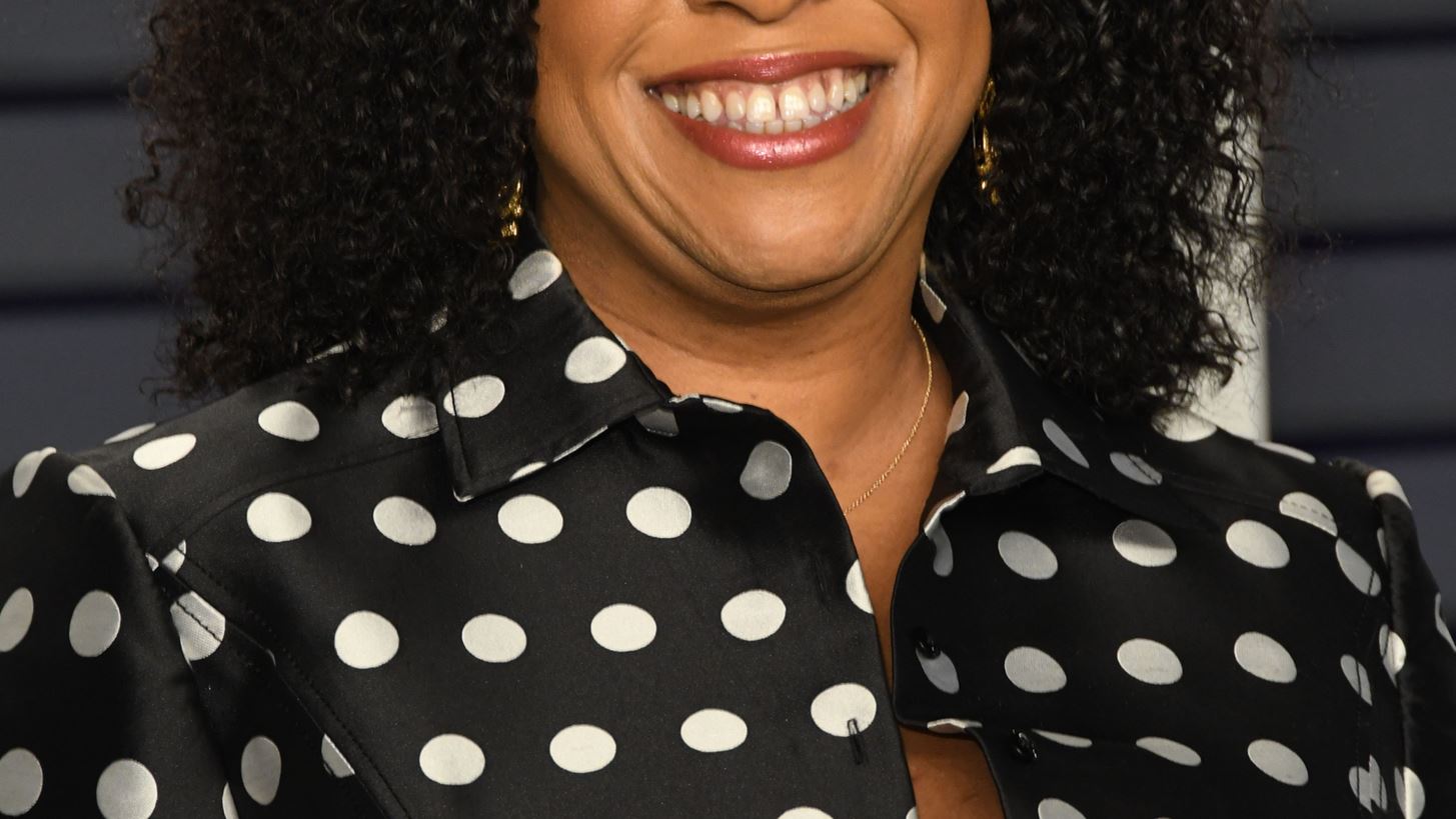 Shonda Rhimes | &#x3A0;&#x3CE;&#x3C2; &#x3C3;&#x3C7;&#x3BF;&#x3BB;&#x3AF;&#x3B1;&#x3C3;&#x3B5; &#x3B7; &#x3B4;&#x3B7;&#x3BC;&#x3B9;&#x3BF;&#x3C5;&#x3C1;&#x3B3;&#x3CC;&#x3C2; &#x3C4;&#x3BF;&#x3C5; Bridgerton &#x3C4;&#x3B7;&#x3BD; &#x3B1;&#x3C0;&#x3BF;&#x3C7;&#x3CE;&#x3C1;&#x3B7;&#x3C3;&#x3B7; &#x3C4;&#x3BF;&#x3C5; Reg&#xE9;-Jean Page