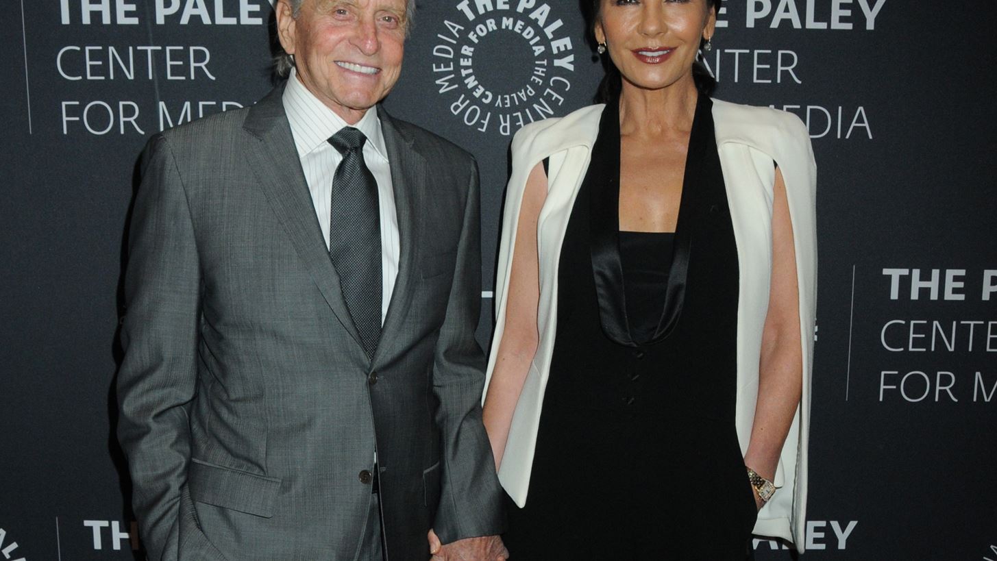&#x3A4;&#x3BF; chic &#x3B4;&#x3B5;&#x3AF;&#x3C0;&#x3BD;&#x3BF; &#x3C4;&#x3B7;&#x3C2; Catherine Zeta-Jones &#x3BA;&#x3B1;&#x3B9; &#x3C4;&#x3BF;&#x3C5; Michael Douglas &#x3B3;&#x3B9;&#x3B1; &#x3C4;&#x3B7;&#x3BD; &#x397;&#x3BC;&#x3AD;&#x3C1;&#x3B1; &#x3C4;&#x3C9;&#x3BD; &#x395;&#x3C5;&#x3C7;&#x3B1;&#x3C1;&#x3B9;&#x3C3;&#x3C4;&#x3B9;&#x3CE;&#x3BD;
