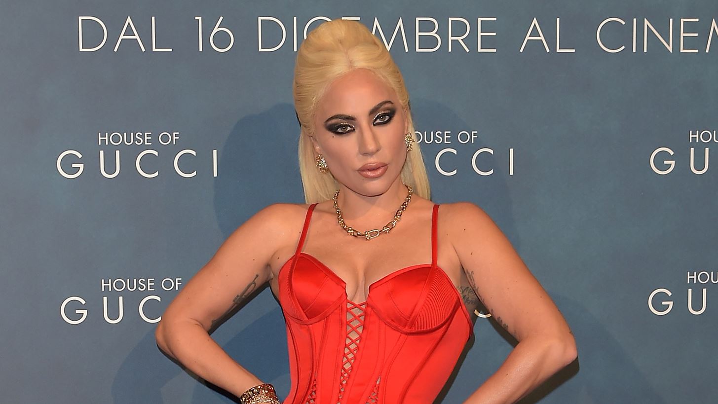 Lady Gaga | &#x397; &#x3B4;&#x3B1;&#x3C3;&#x3BA;&#x3AC;&#x3BB;&#x3B1; &#x3B4;&#x3B9;&#x3B1;&#x3BB;&#x3AD;&#x3BA;&#x3C4;&#x3C9;&#x3BD; &#x3C4;&#x3BF;&#x3C5; &#x27;House of Gucci&#x27; &#x3B5;&#x3C0;&#x3B9;&#x3BA;&#x3C1;&#x3AF;&#x3BD;&#x3B5;&#x3B9; &#x3C4;&#x3B7;&#x3BD; &#x3B9;&#x3C4;&#x3B1;&#x3BB;&#x3B9;&#x3BA;&#x3AE; &#x3C0;&#x3C1;&#x3BF;&#x3C6;&#x3BF;&#x3C1;&#x3AC; &#x3C4;&#x3B7;&#x3C2; &#x3C3;&#x3C4;&#x3B1;&#x3C1;
