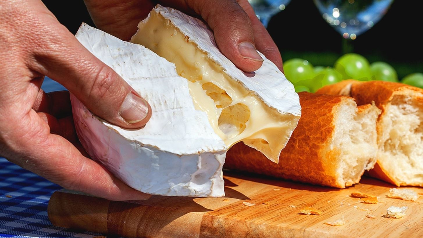 &#x3A3;&#x3C5;&#x3BC;&#x3C6;&#x3BF;&#x3C1;&#x3AC; &#x3B3;&#x3B9;&#x3B1; &#x3C4;&#x3BF;&#x3C5;&#x3C2; foodies, &#x3BF; &#x3BA;&#x3CC;&#x3C3;&#x3BC;&#x3BF;&#x3C2; &#x3BE;&#x3B5;&#x3BC;&#x3AD;&#x3BD;&#x3B5;&#x3B9; &#x3B1;&#x3C0;&#x3CC; camembert