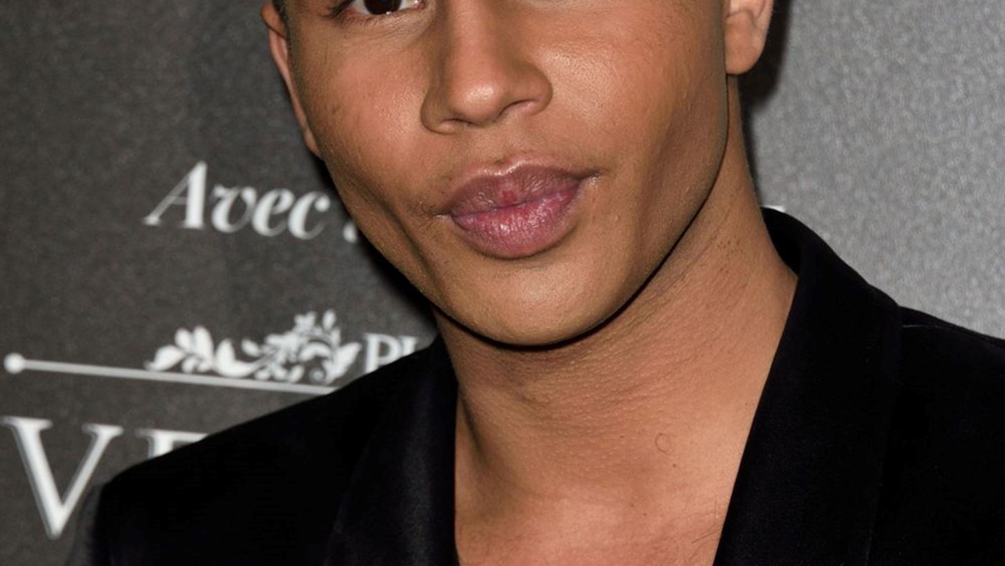 &#x39F; Olivier Rousteing &#x3BC;&#x3B9;&#x3BB;&#x3AC; &#x3B3;&#x3B9;&#x3B1; &#x3C4;&#x3BF; &#x3BC;&#x3BF;&#x3BD;&#x3C4;&#x3AD;&#x3BB;&#x3BF; &#x3C4;&#x3C9;&#x3BD; &#x3BF;&#x3BD;&#x3B5;&#x3AF;&#x3C1;&#x3C9;&#x3BD; &#x3C4;&#x3BF;&#x3C5;