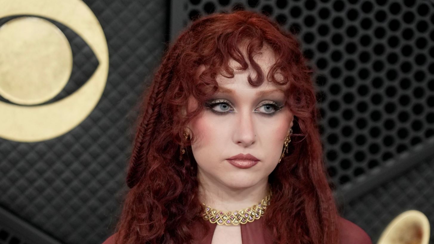 Grammy Awards 2026 | Το εντυπωσιακό μακιγιάζ της Chappell Roan μας προκαλεί να αποχαιρετίσουμε την clean girl aesthetic