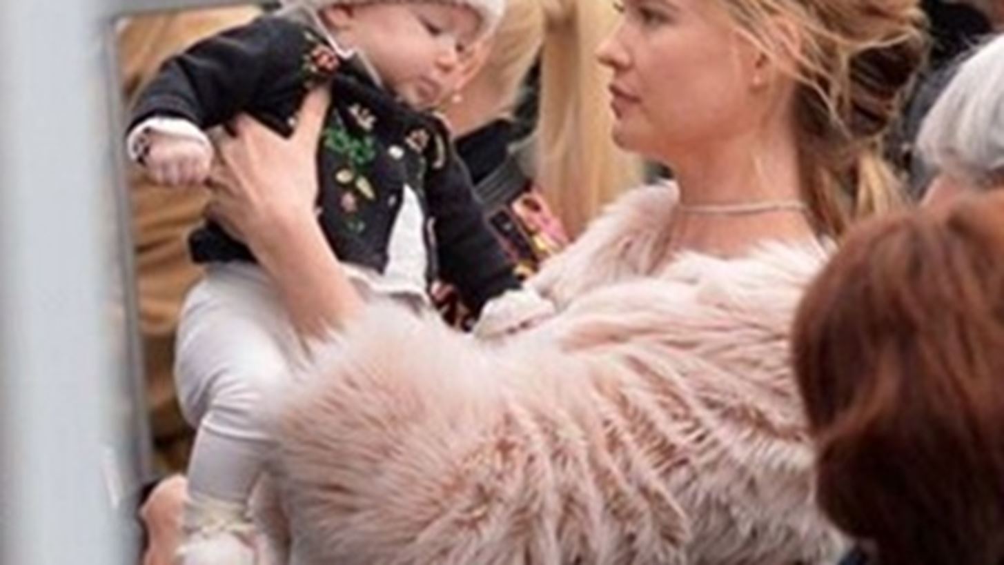 Behati Prinsloo: &#x398;&#x3B1; &#x3C3;&#x3B5; &#x3BA;&#x3AC;&#x3BD;&#x3B5;&#x3B9; &#x3BD;&#x3B1; &#x3BB;&#x3B9;&#x3CE;&#x3C3;&#x3B5;&#x3B9;&#x3C2; &#x3B7; &#x3C6;&#x3C9;&#x3C4;&#x3BF;&#x3B3;&#x3C1;&#x3B1;&#x3C6;&#x3AF;&#x3B1; &#x3C4;&#x3B7;&#x3C2; &#x3BA;&#x3CC;&#x3C1;&#x3B7;&#x3C2; &#x3C4;&#x3B7;&#x3C2;!