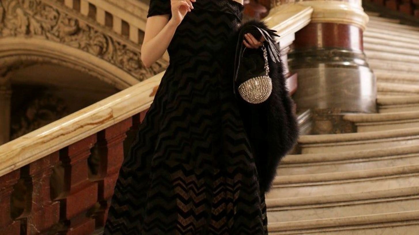 Emily in Paris | &#x397; Patricia Field &#x3BC;&#x3B9;&#x3BB;&#x3AC;&#x3B5;&#x3B9; &#x3B3;&#x3B9;&#x3B1; &#x3C4;&#x3B1; &#x3C1;&#x3BF;&#x3CD;&#x3C7;&#x3B1; &#x3C4;&#x3B7;&#x3C2; &#x3C3;&#x3B5;&#x3B9;&#x3C1;&#x3AC;&#x3C2;